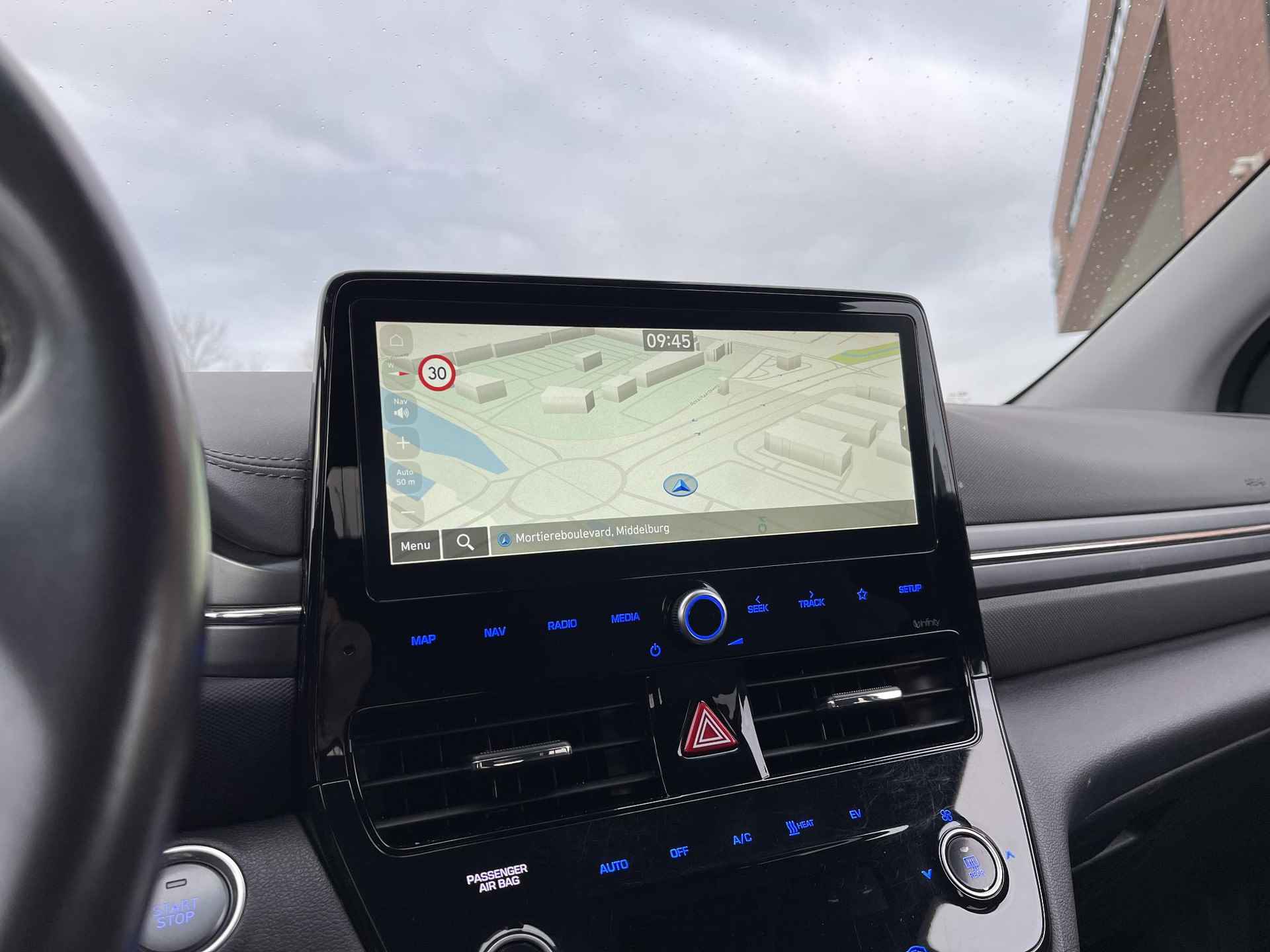 Hyundai IONIQ Comfort EV 38 kWh | Navigatie | Camera | Adapt. Cruise Control | Stoelverwarming | Apple Carplay/Android Auto | Rijklaarprijs! - 16/27