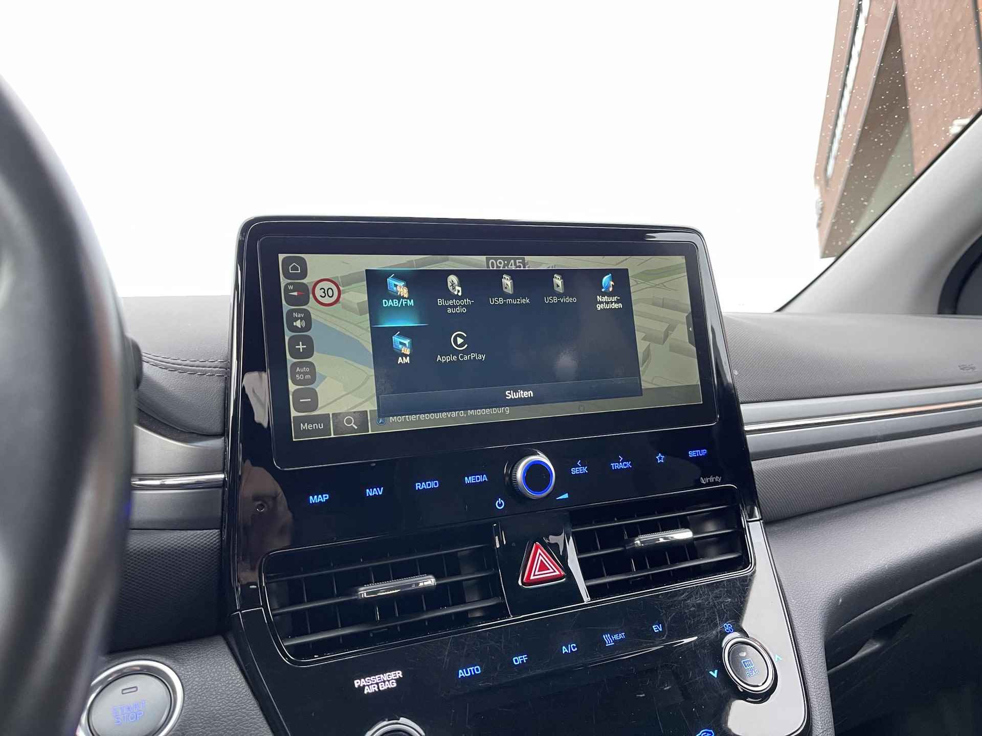 Hyundai IONIQ Comfort EV 38 kWh | Navigatie | Camera | Adapt. Cruise Control | Stoelverwarming | Apple Carplay/Android Auto | Rijklaarprijs! - 18/27