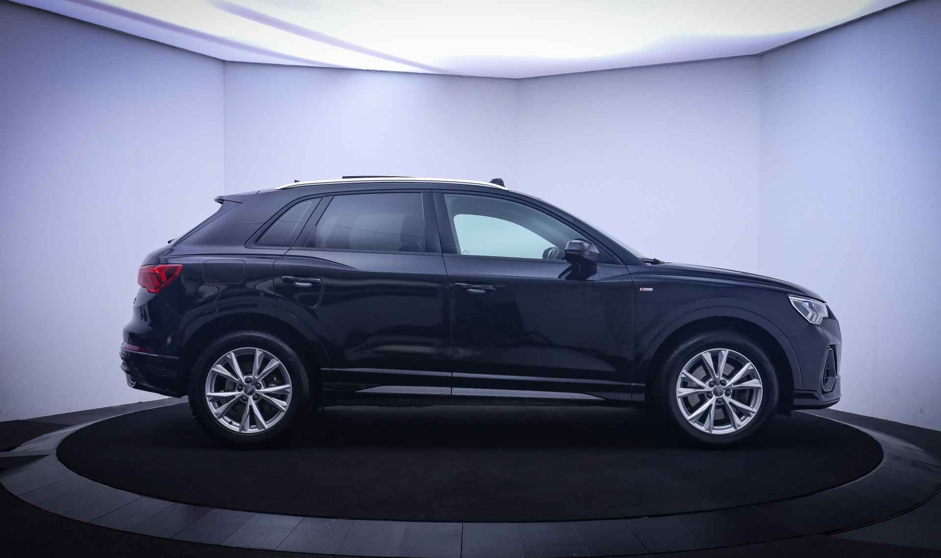 Audi Q3 40(2.0)TFSI S-LINE QUATTRO PANO/DIGI DASH/CAMERA/LED/NAVI/CARPLAY/CRUISE/BLINDSPOT/LANE ASSIST/LMV 18'' - 4/27