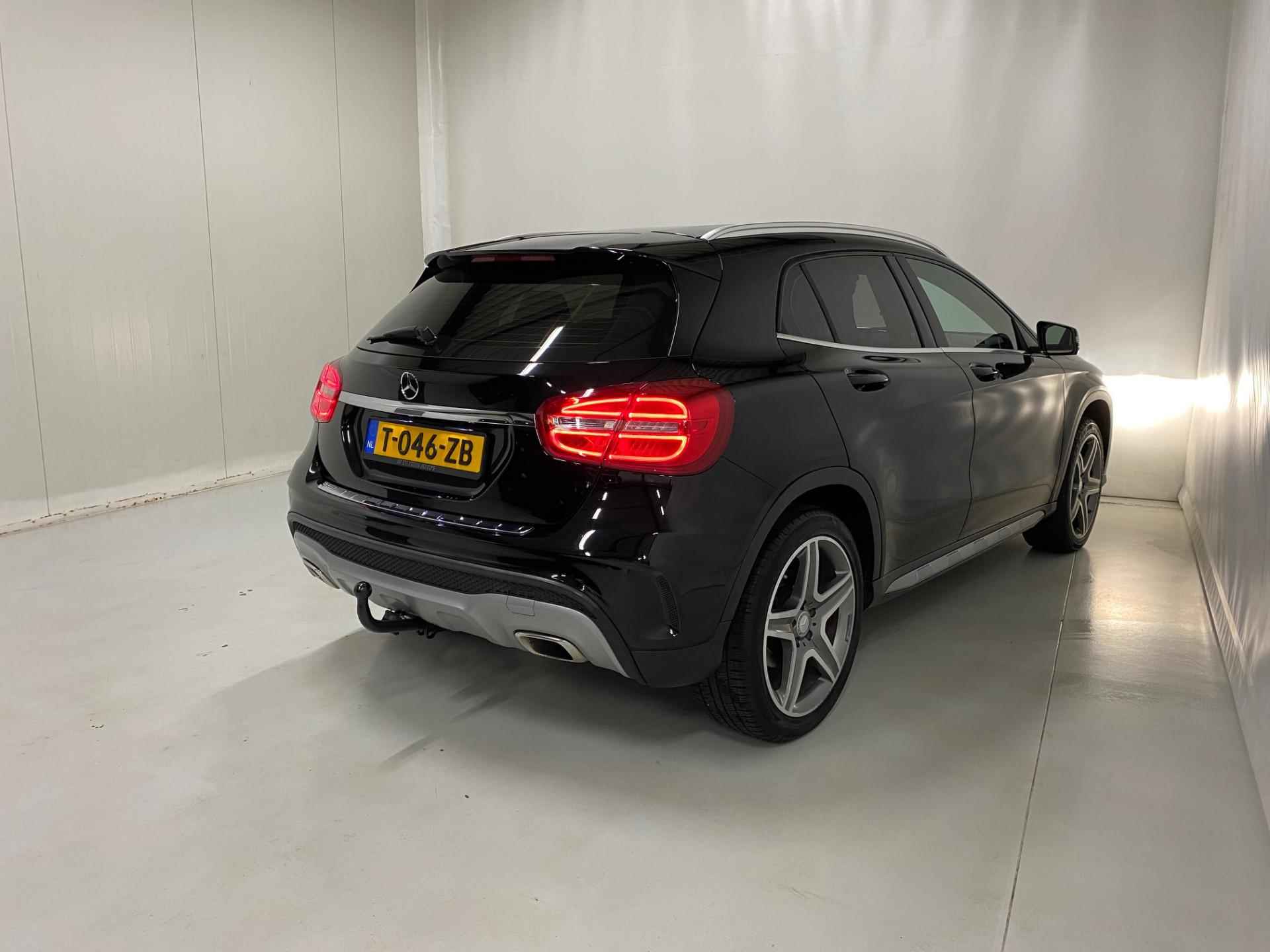 Mercedes-Benz GLA 200 AMG Navi Camera Trekhaak 19inch LM Bi-Xenon Koplampen Stoelverwarming - 35/40