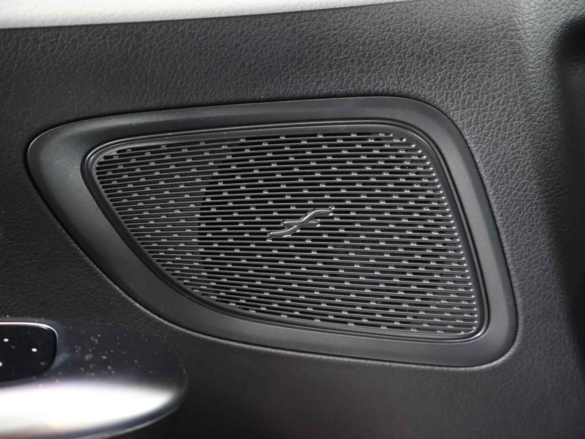 Mercedes-Benz C-klasse Estate 180 AMG Line | Panoramadak | Nightpakket incl 19'' | memory pakket | achteruitrijcamera | Led-koplampen | Nevagrijs interieur - 16/44