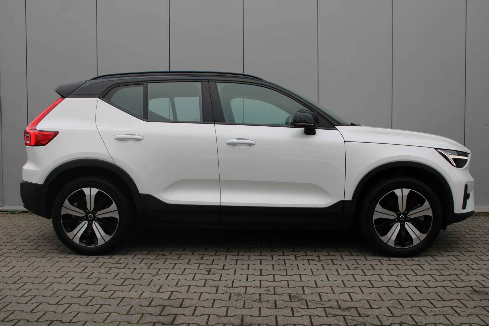 Volvo XC40 Recharge Core 70 kWh | Trekhaak | Park Assist camera | Dealer onderhouden | - 4/26