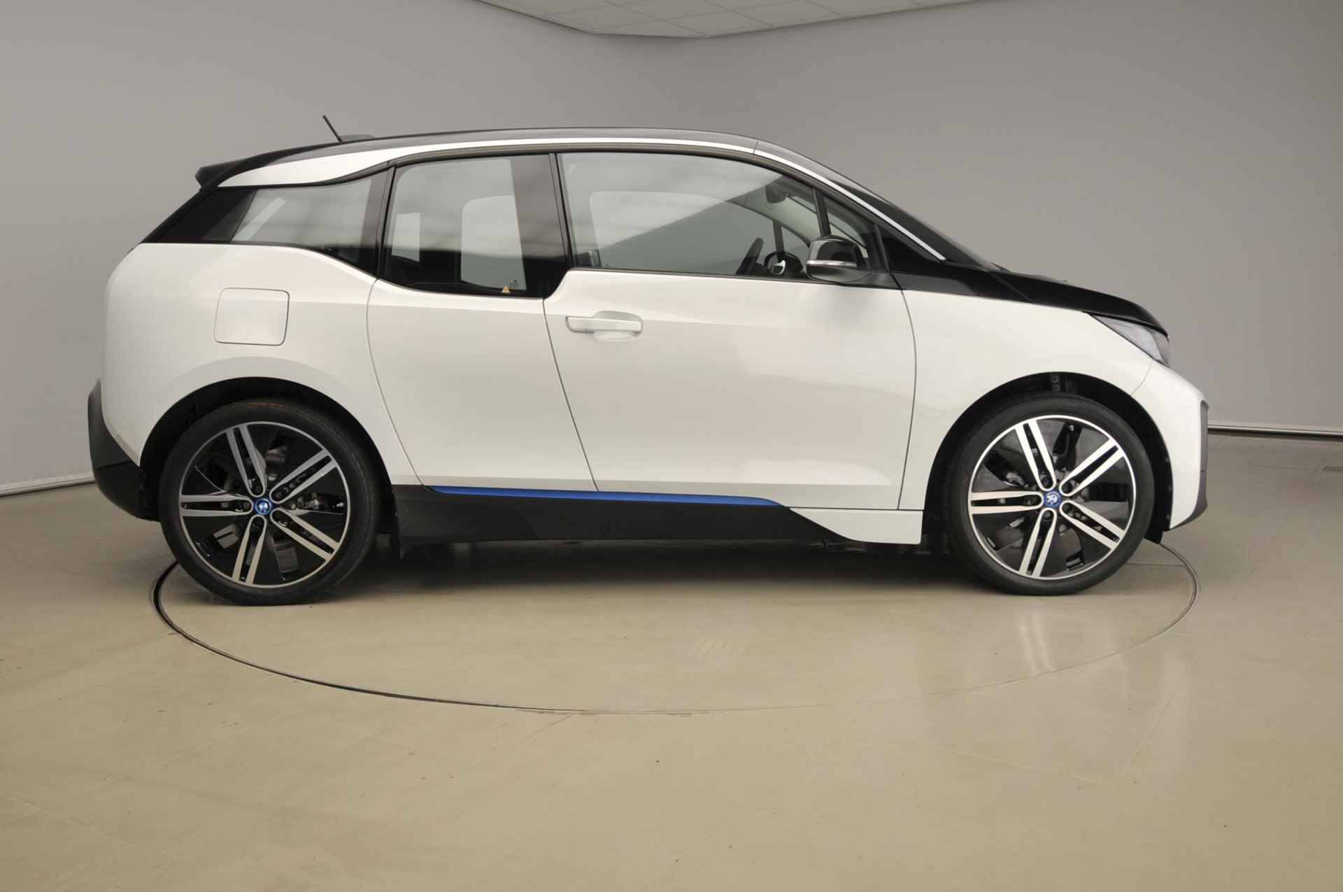 BMW i3 Basis 120Ah 42 kWh | LED | Navigatie | Stoelverwarming | Clima | Cruise controle | Alu 19 inch - 5/39