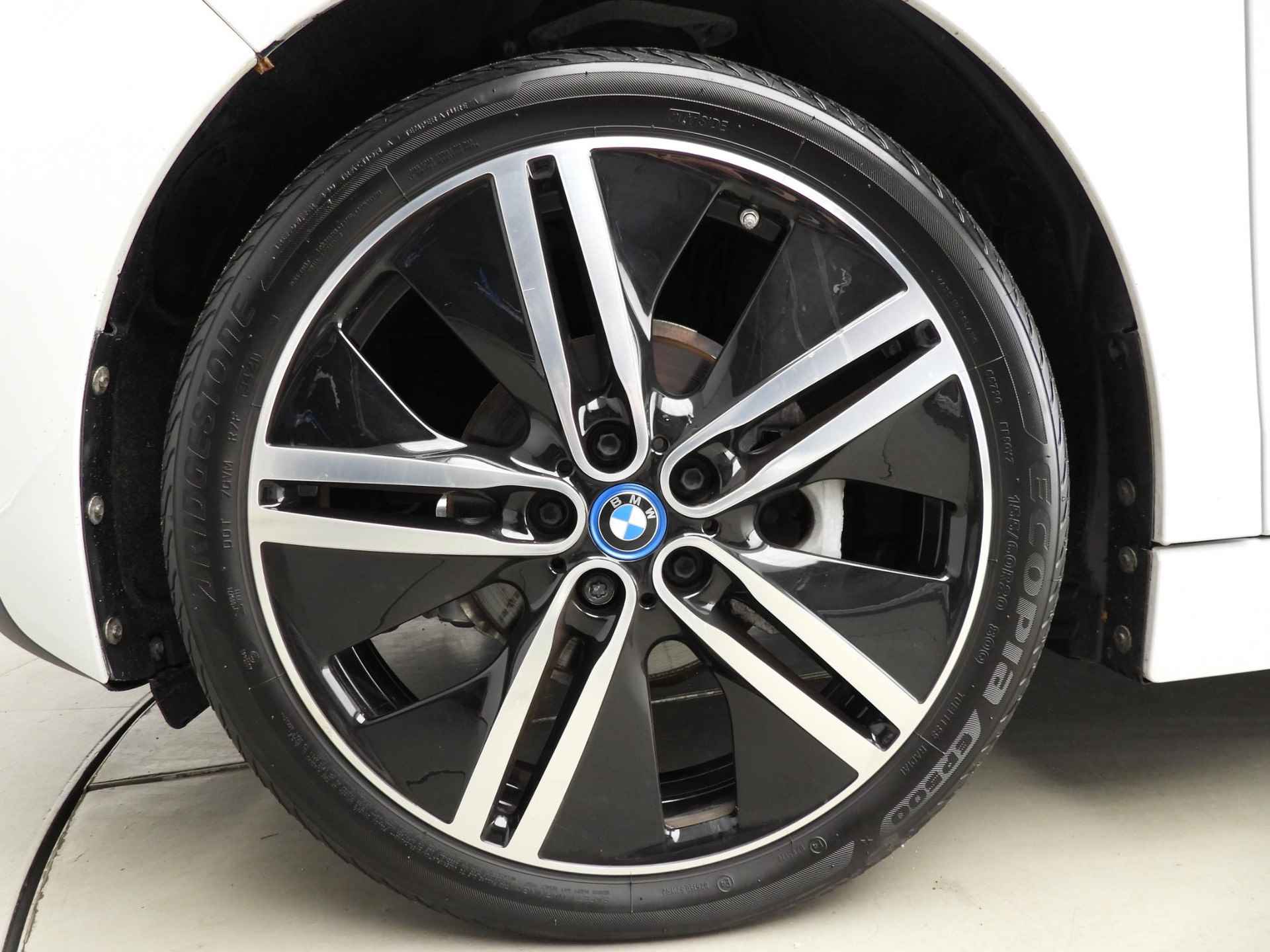 BMW i3 Basis 120Ah 42 kWh | LED | Navigatie | Stoelverwarming | Clima | Cruise controle | Alu 19 inch - 38/39