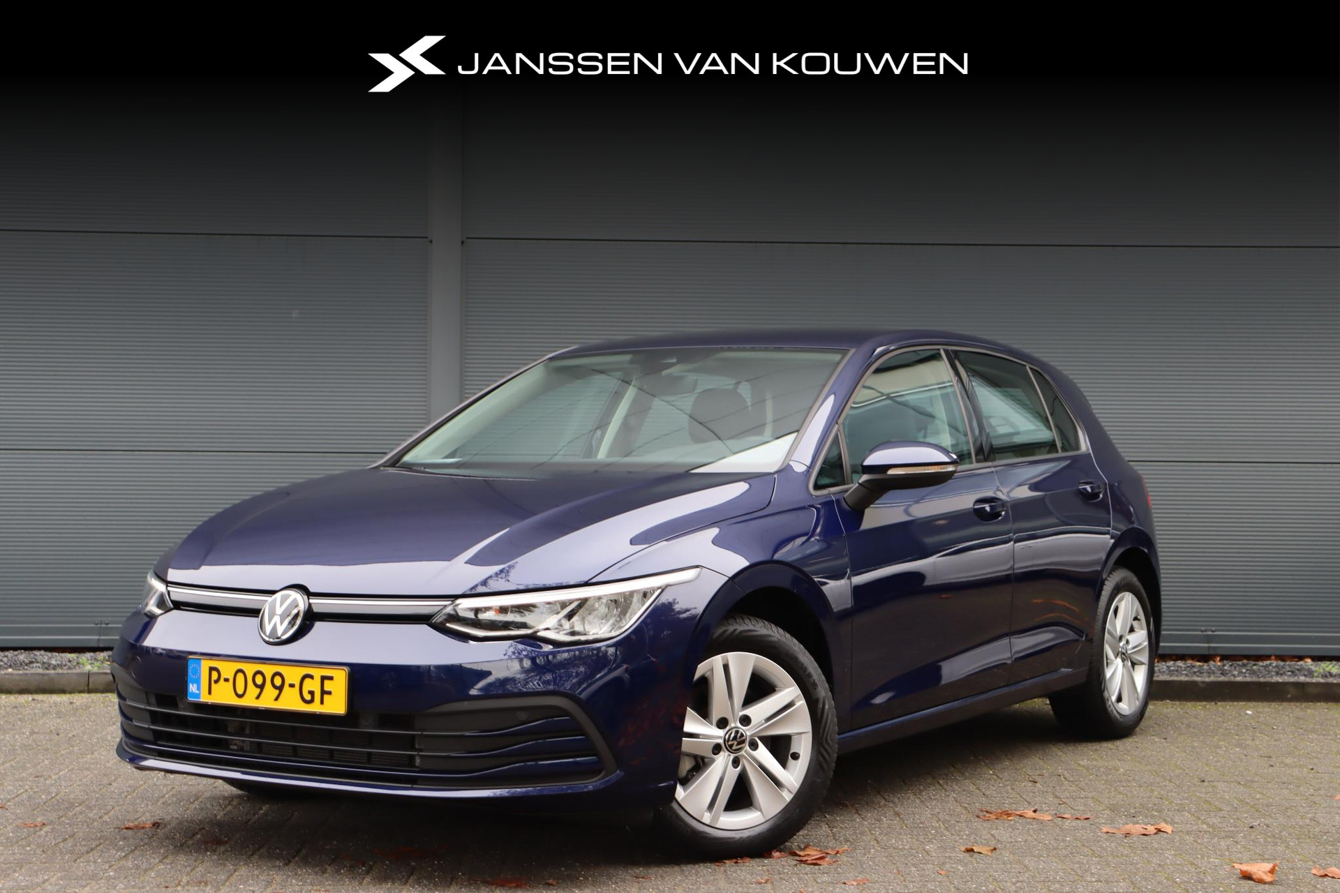 Volkswagen Golf 1.0 eTSI Life  / Navi / Carplay / LMV / Dealer onderhouden