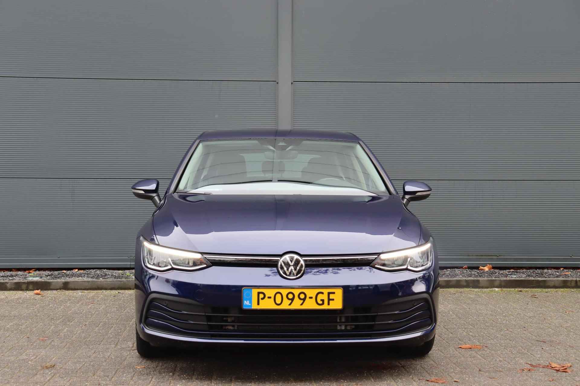 Volkswagen Golf 1.0 eTSI Life  / Navi / Carplay / LMV / Dealer onderhouden - 2/32