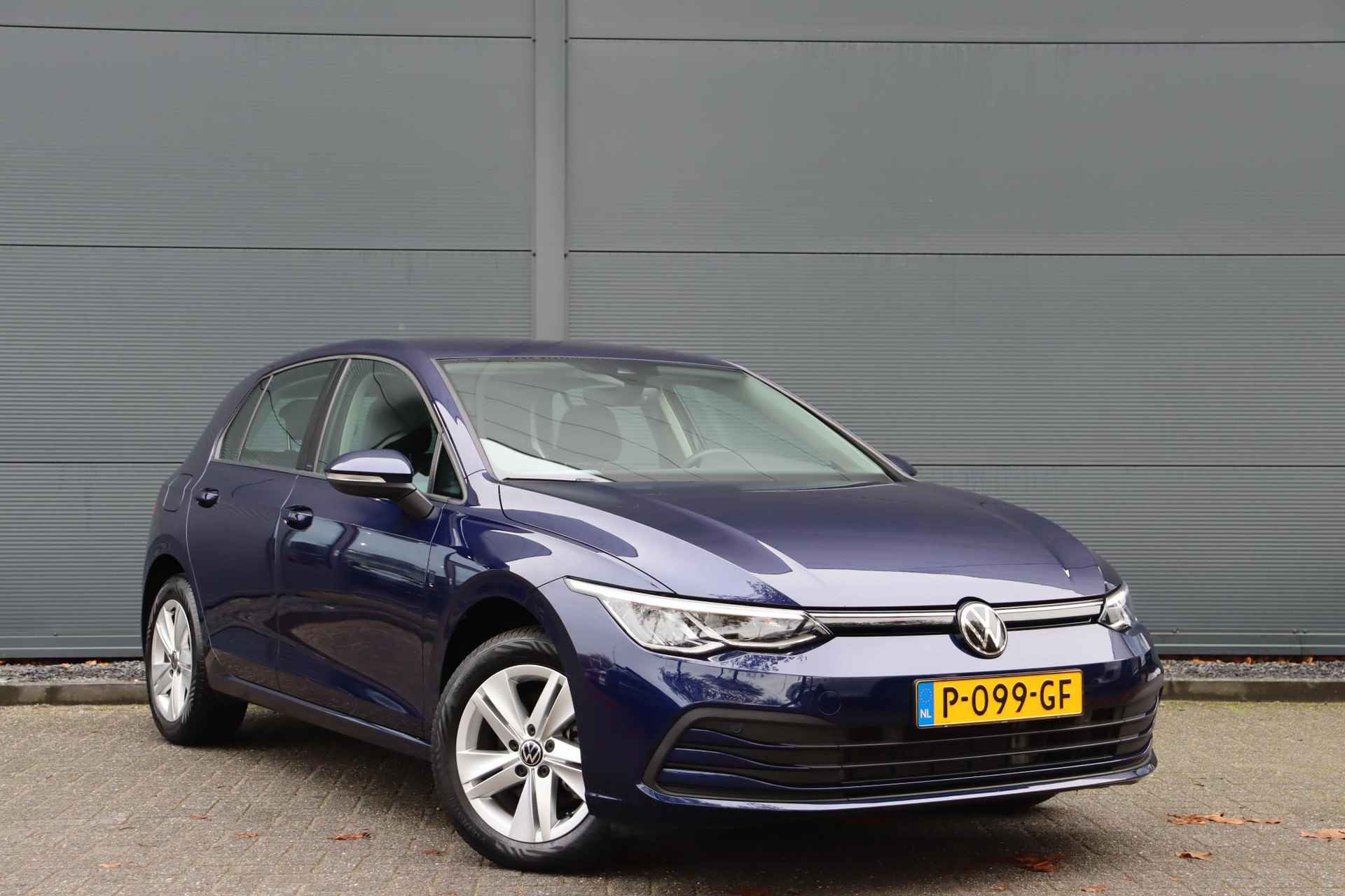 Volkswagen Golf 1.0 eTSI Life  / Navi / Carplay / LMV / Dealer onderhouden - 3/32