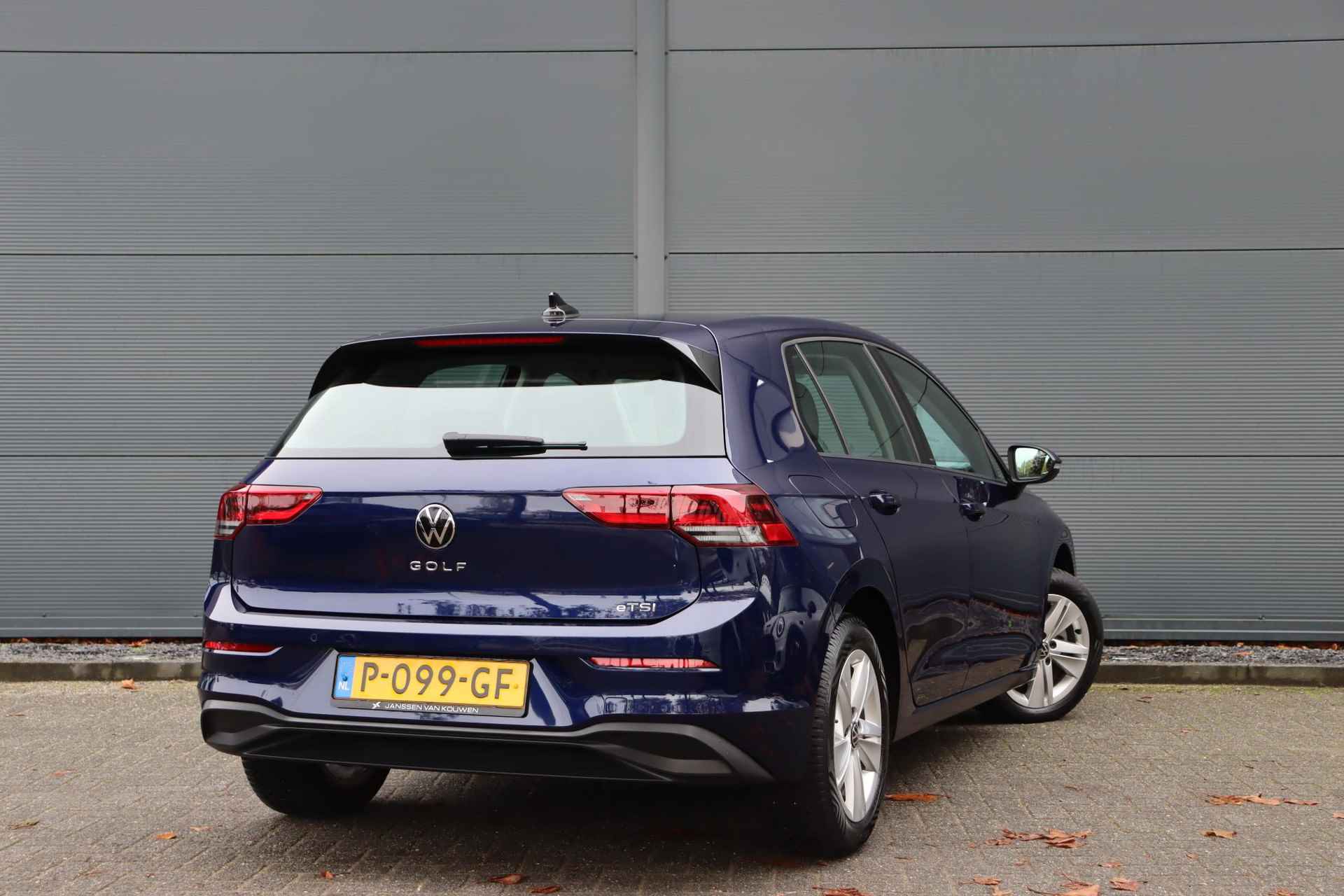 Volkswagen Golf 1.0 eTSI Life  / Navi / Carplay / LMV / Dealer onderhouden - 6/32