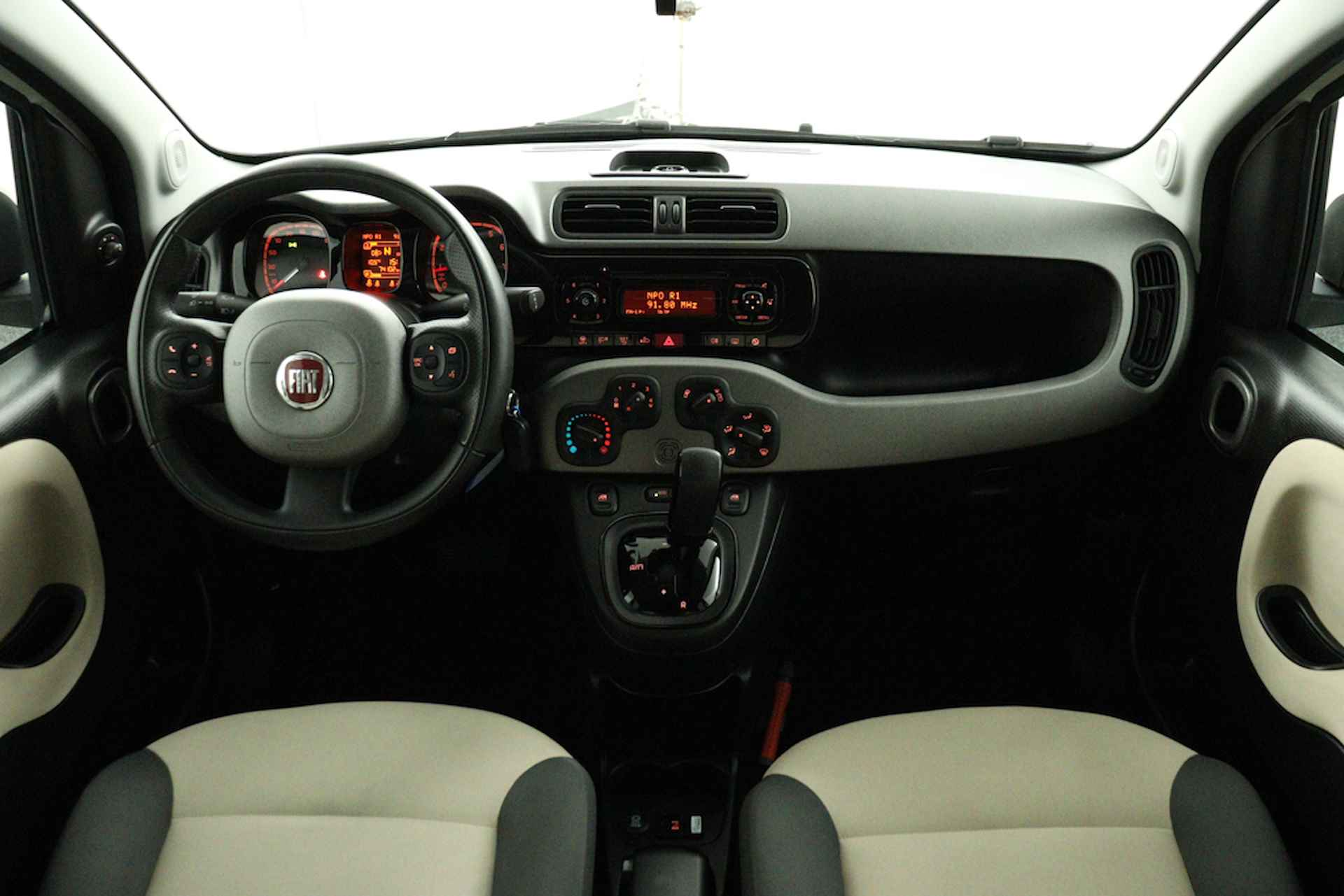 Fiat Panda 0.9 TWINAIR LOUNGE AUTOMAAT AC/BLUETOOTH/CV+AB/PARK.SENS/TREKHAAK/ALL.SEASON.BANDEN - 17/40