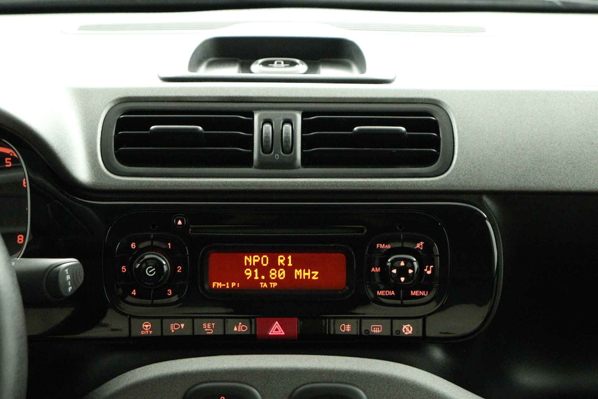 Fiat Panda 0.9 TWINAIR LOUNGE AUTOMAAT AC/BLUETOOTH/CV+AB/PARK.SENS/TREKHAAK/ALL.SEASON.BANDEN - 26/40