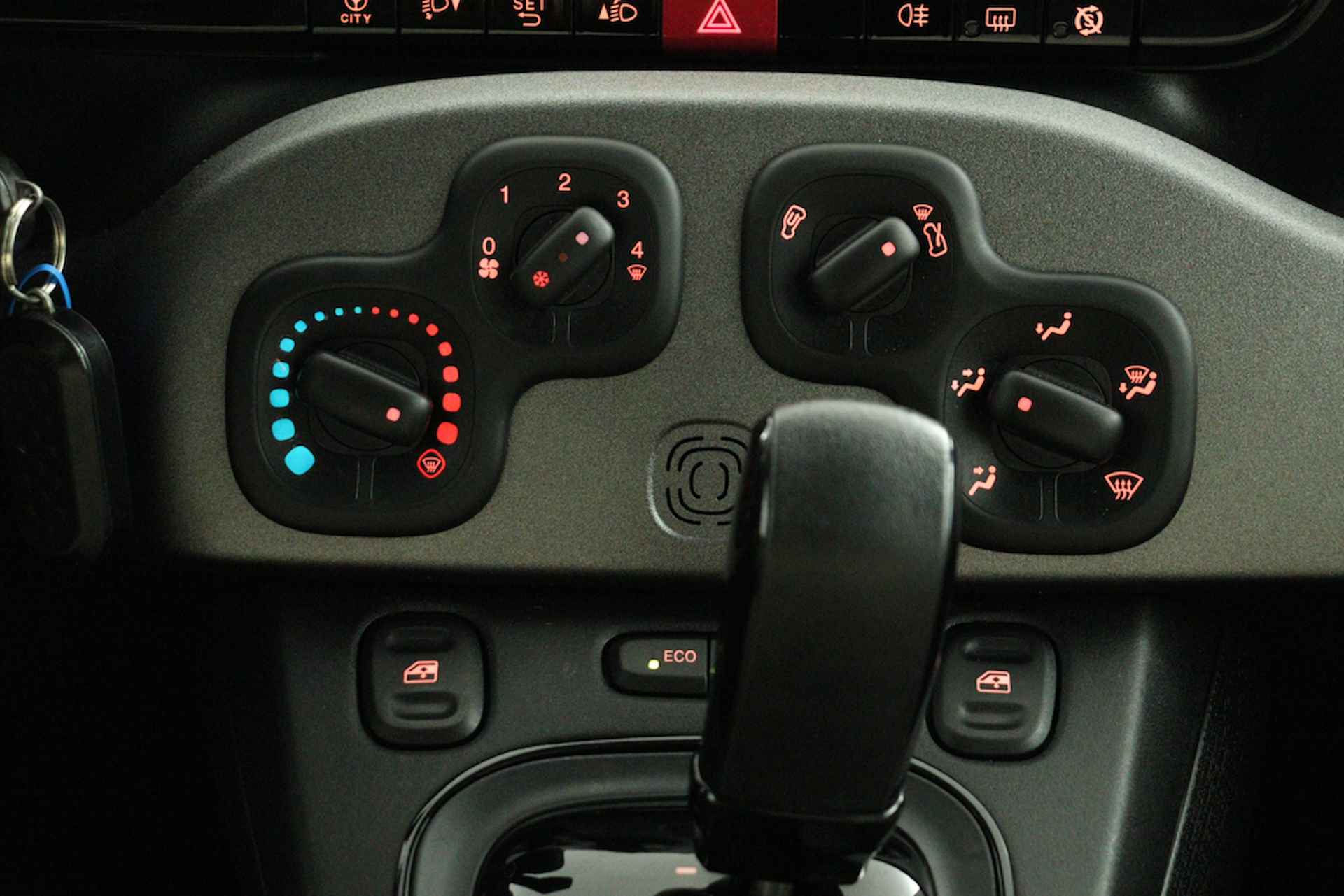 Fiat Panda 0.9 TWINAIR LOUNGE AUTOMAAT AC/BLUETOOTH/CV+AB/PARK.SENS/TREKHAAK/ALL.SEASON.BANDEN - 27/40