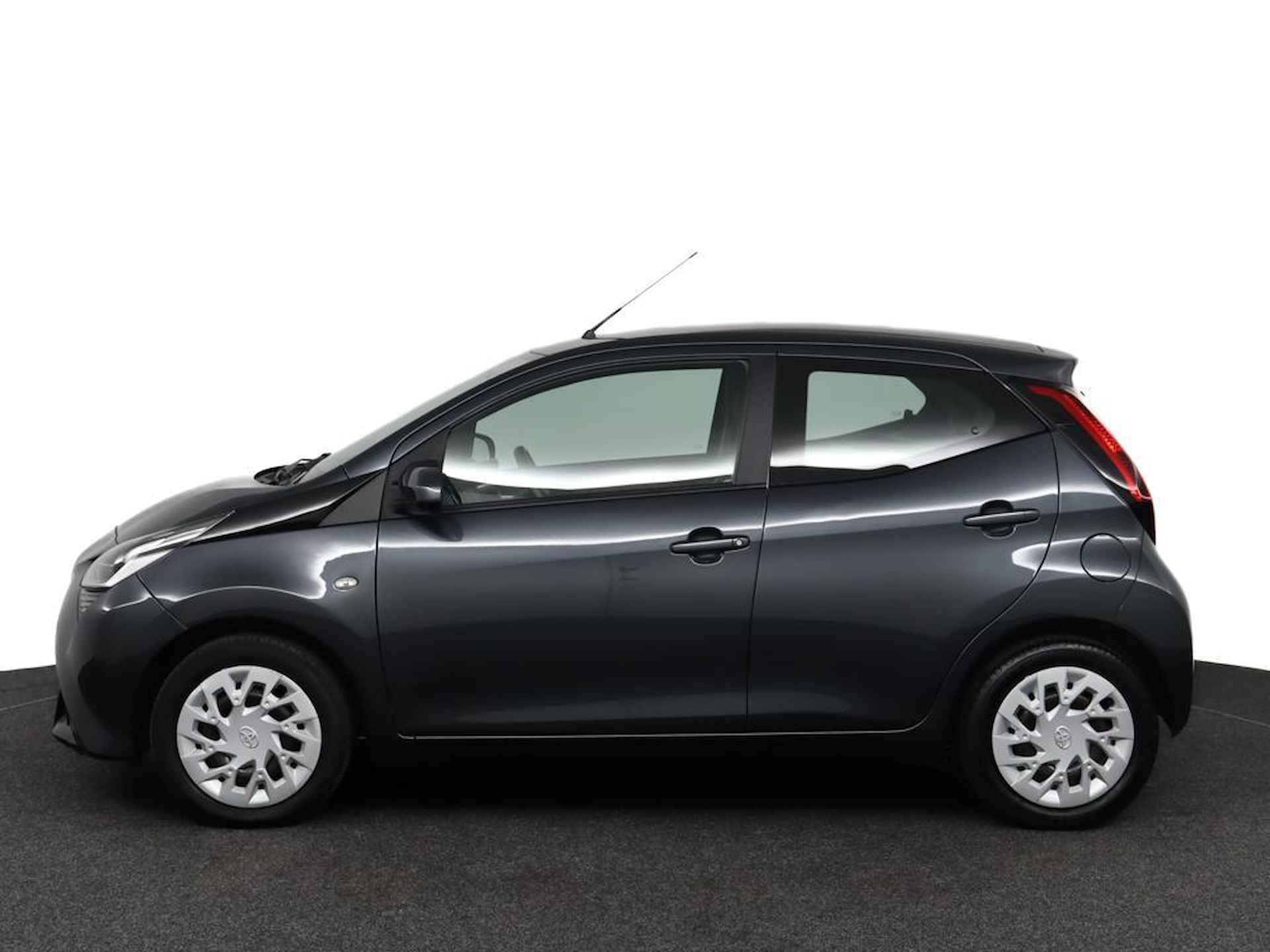 Toyota Aygo 1.0 VVT-i x-play | Airconditioning | Achteruitrijcamera | Bluetooth | - 3/52