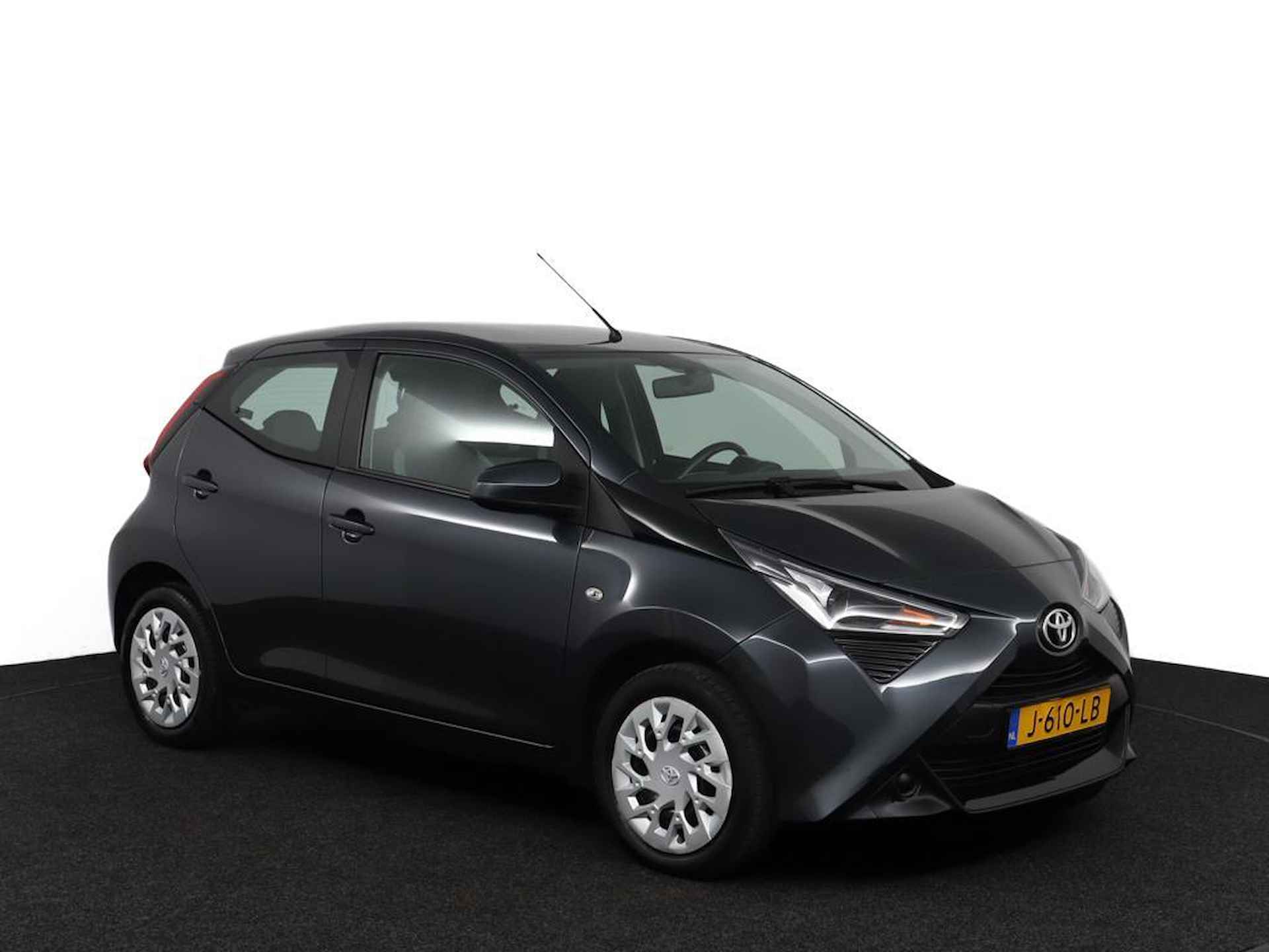 Toyota Aygo 1.0 VVT-i x-play | Airconditioning | Achteruitrijcamera | Bluetooth | - 14/52