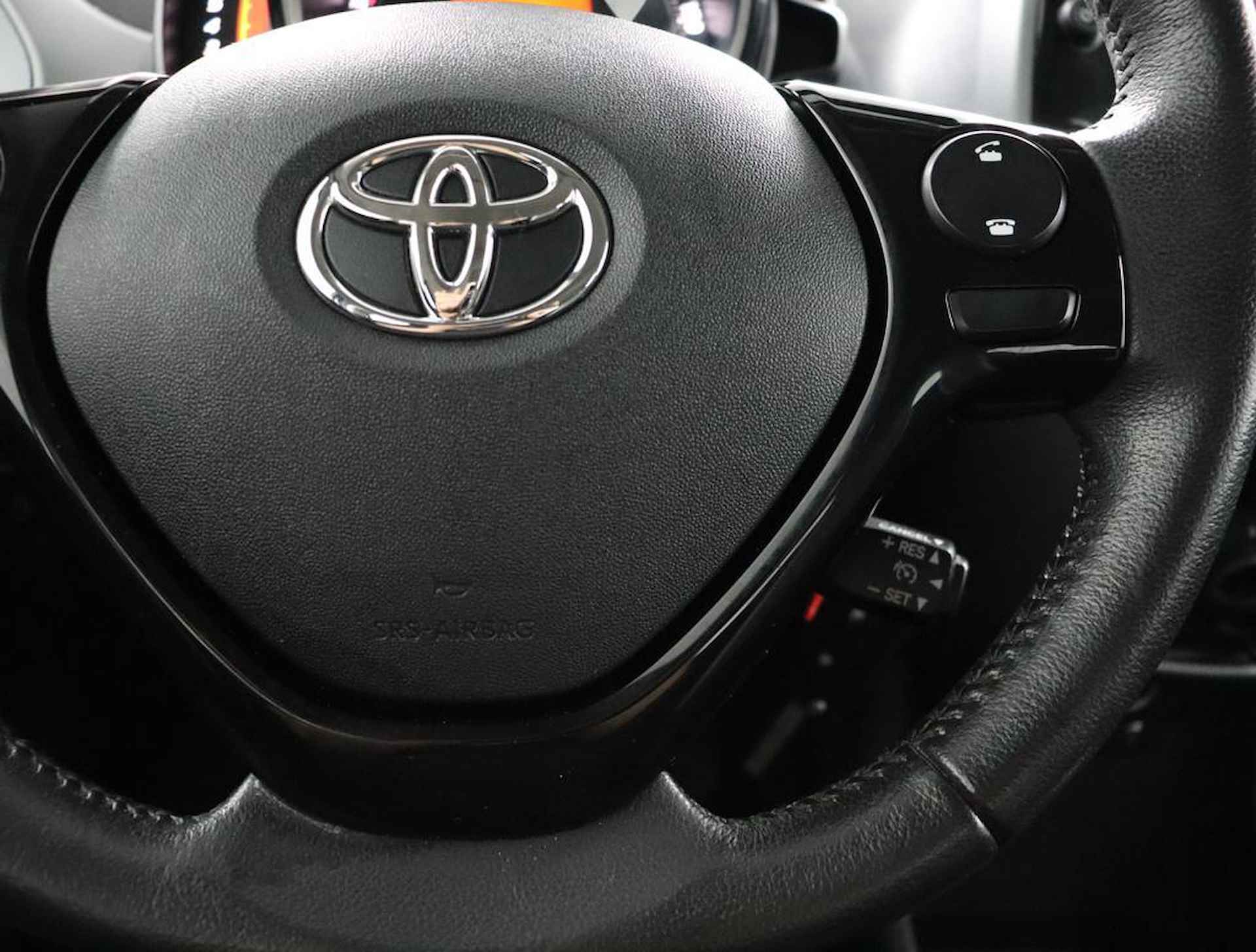 Toyota Aygo 1.0 VVT-i x-play | Airconditioning | Achteruitrijcamera | Bluetooth | - 21/52