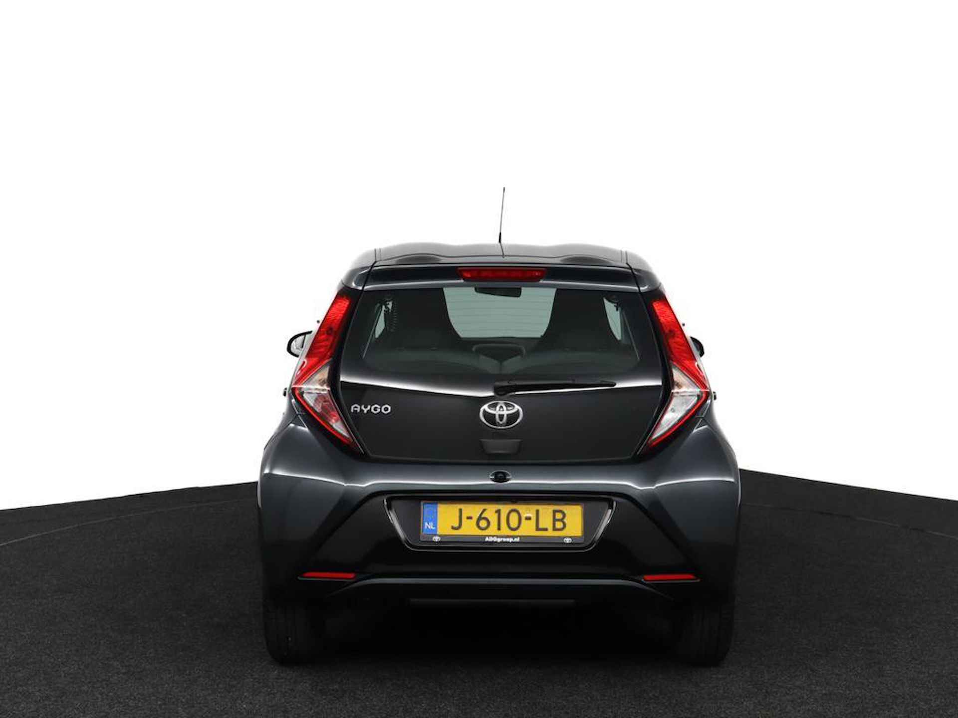 Toyota Aygo 1.0 VVT-i x-play | Airconditioning | Achteruitrijcamera | Bluetooth | - 49/52