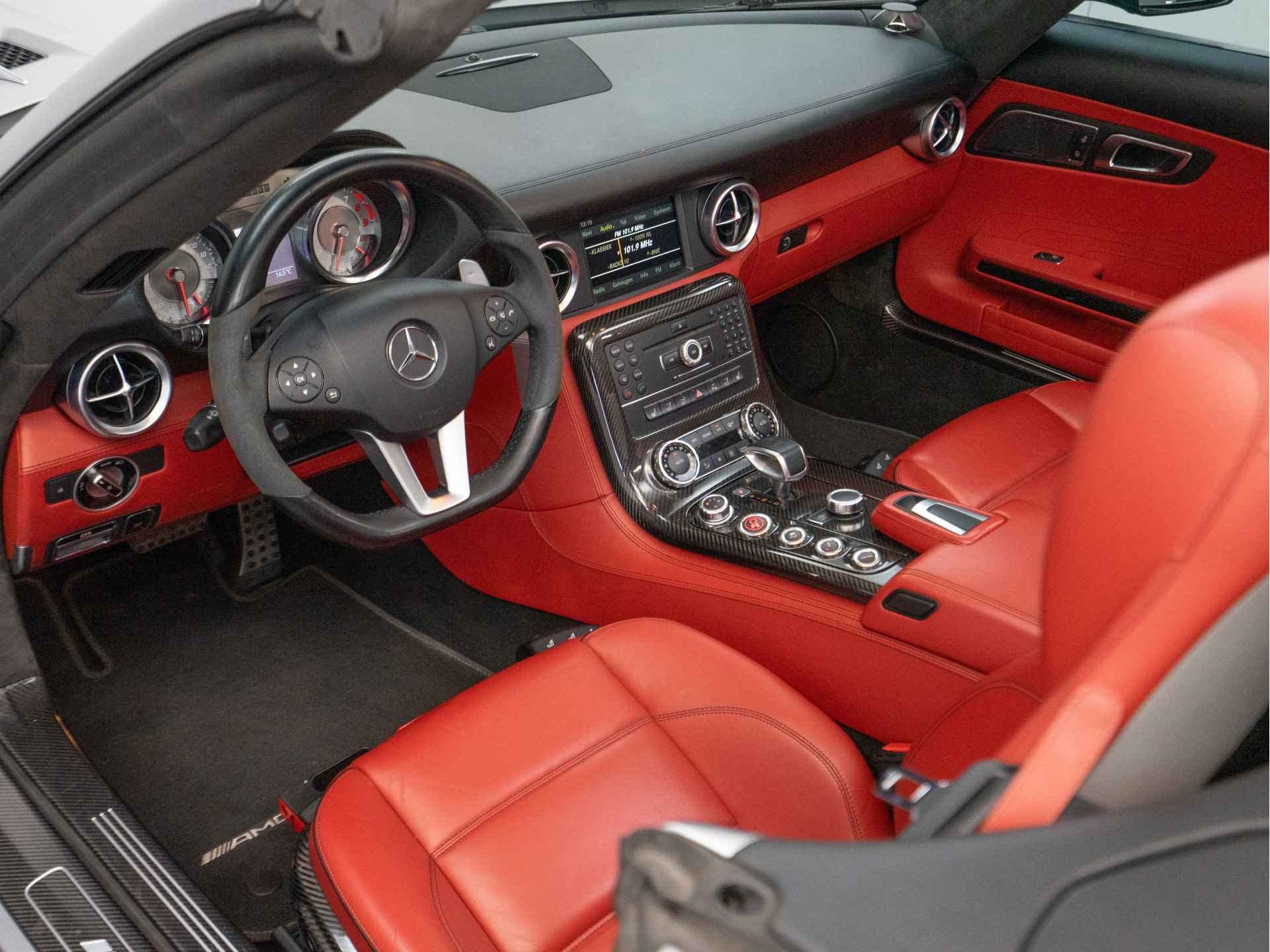 Mercedes-Benz SLS Roadster 6.3 AMG | Bang & Olufsen BeoSound - 3/32