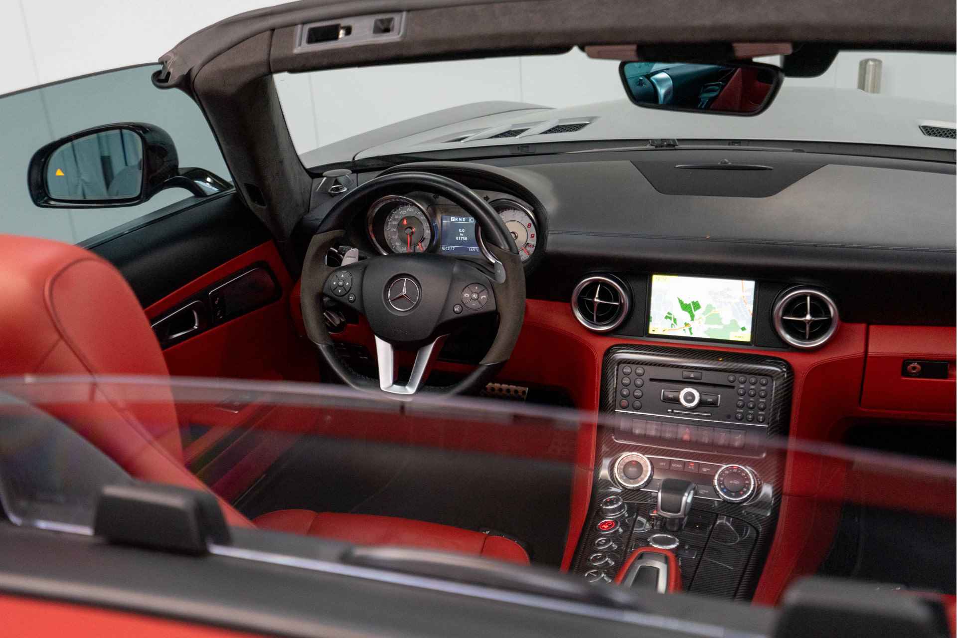 Mercedes-Benz SLS Roadster 6.3 AMG | Bang & Olufsen BeoSound - 30/32