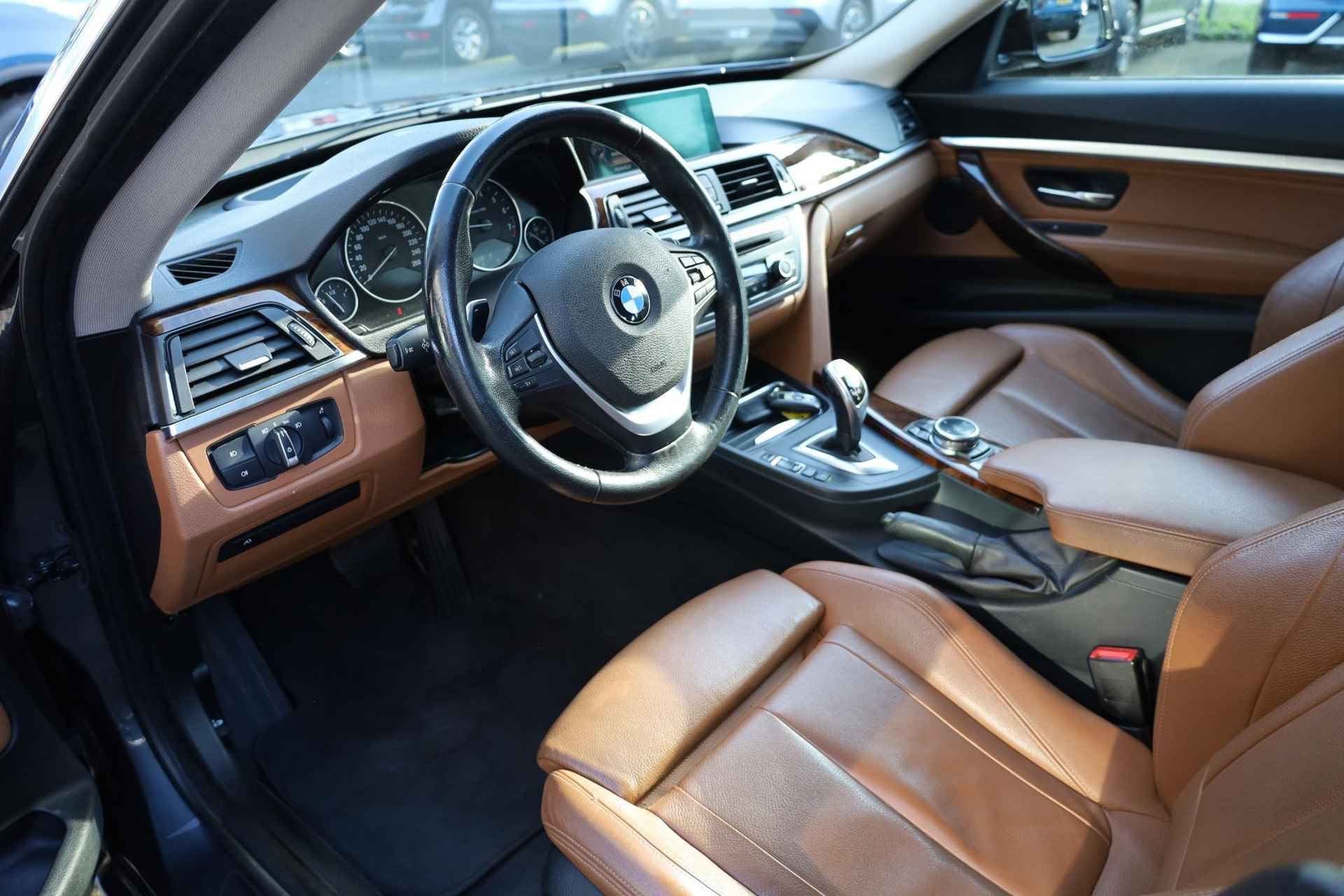 BMW 3-serie Gran Turismo 328i High Executive AUTOMAAT LEDER NAVI CAMERA BT 2xPDC STOELVERWARMING 18"LMV WEGKLAPBARE TREKHAAK - 30/48