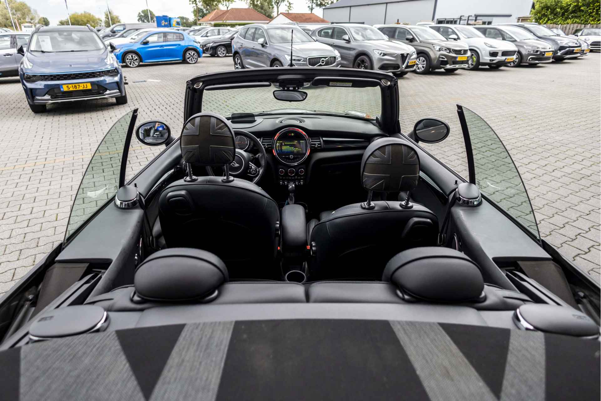 MINI Cabrio 2.0 Cooper S Chili Serious Business | Automaat | Harman Kardon | HUD | NL Auto | Camera - 15/40