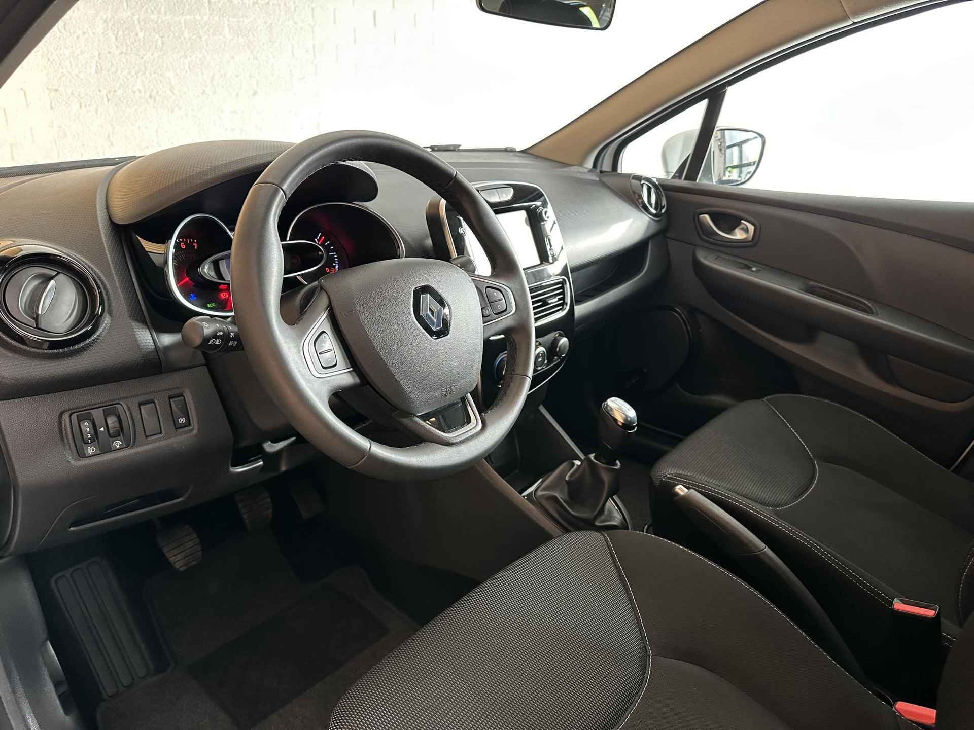 Renault Clio Estate 0.9 TCe Zen Navigatie | Airco | NL auto - 16/19