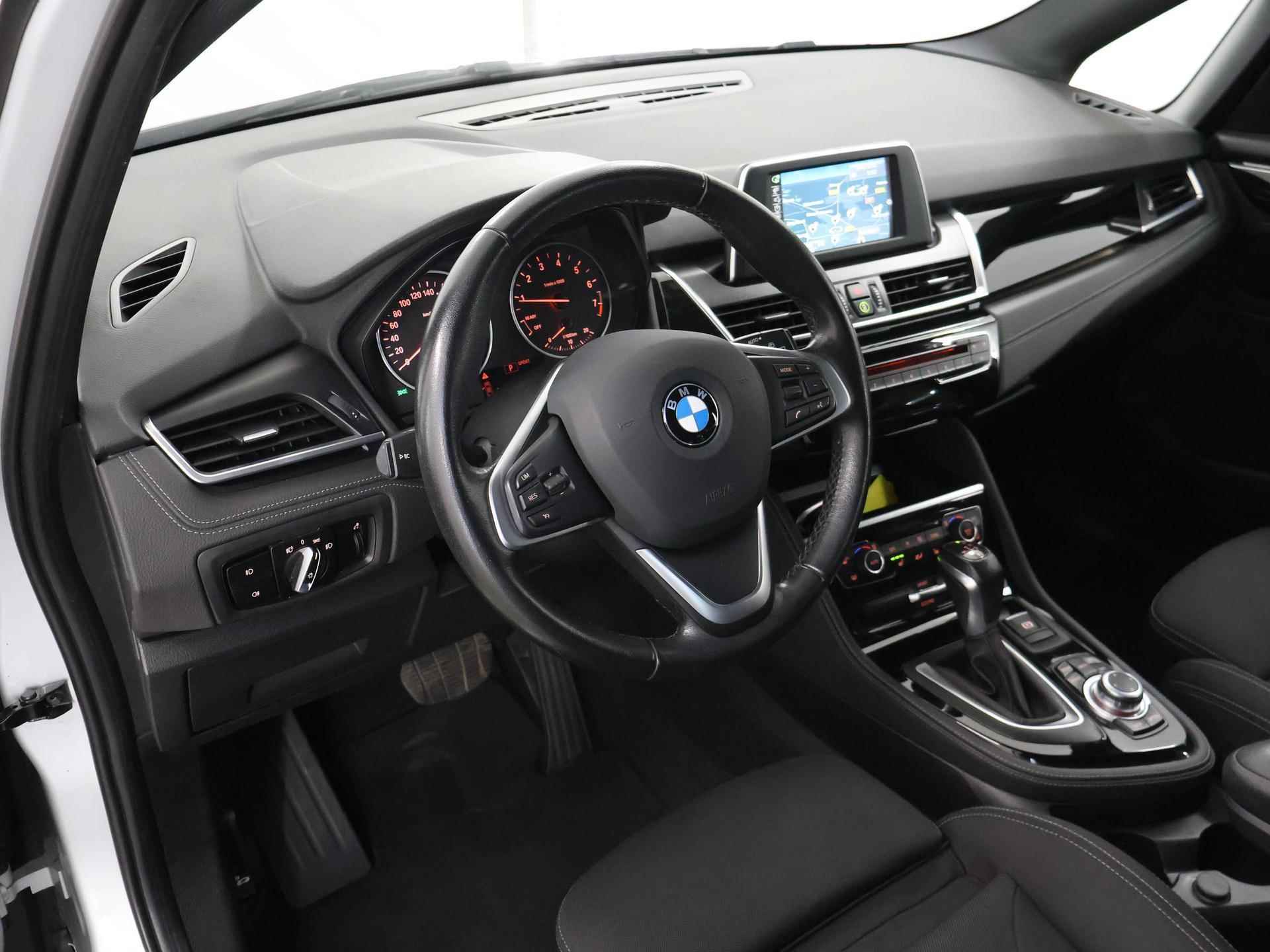 BMW 2-serie Active Tourer 218i Sport | Navigatie | Parkeersensoren | Stoelverwarming | Keyless Go | Koplamp Led | Elektr. Achterklep | - 8/46