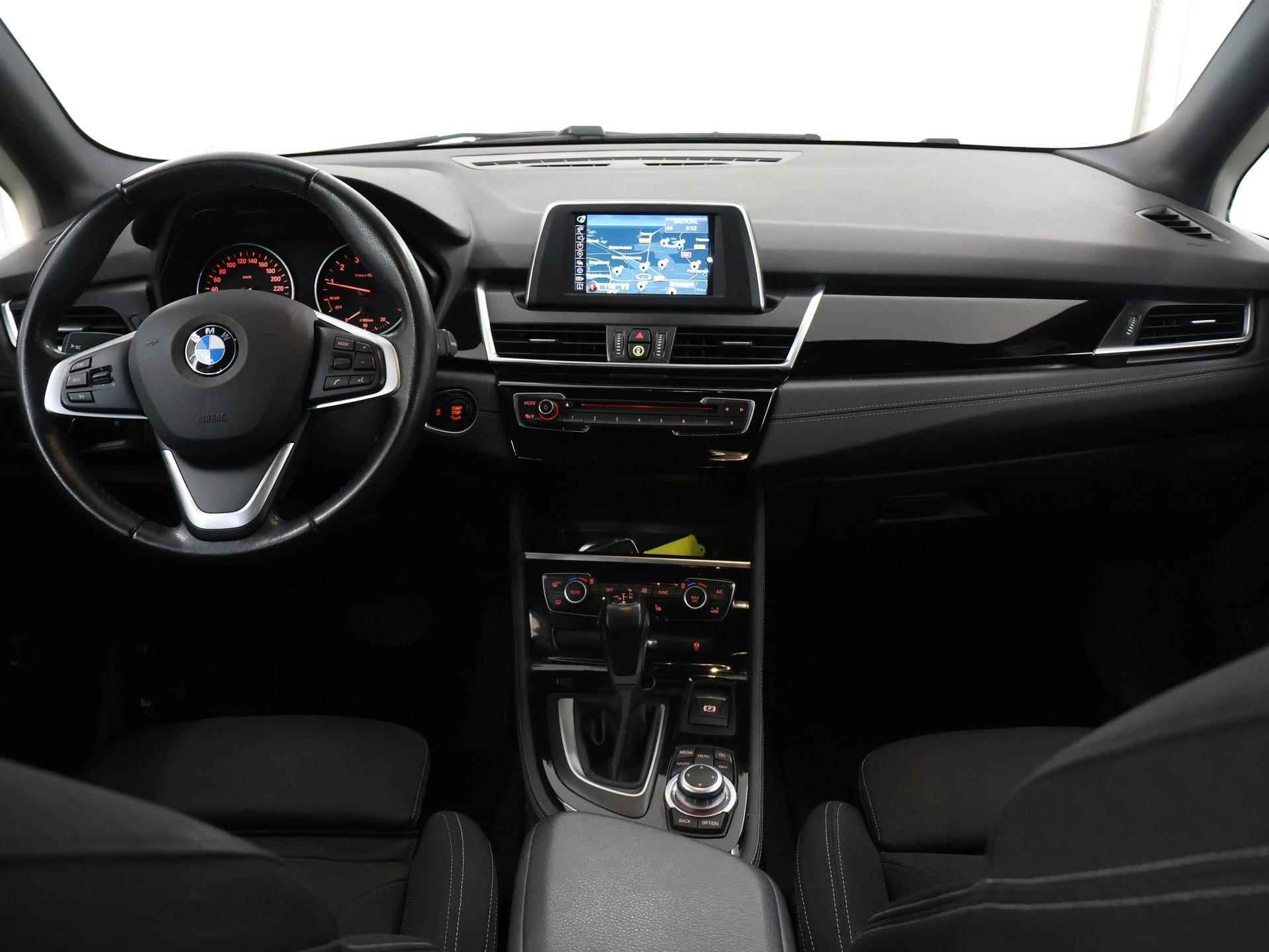 BMW 2-serie Active Tourer 218i Sport | Navigatie | Parkeersensoren | Stoelverwarming | Keyless Go | Koplamp Led | Elektr. Achterklep | - 9/46