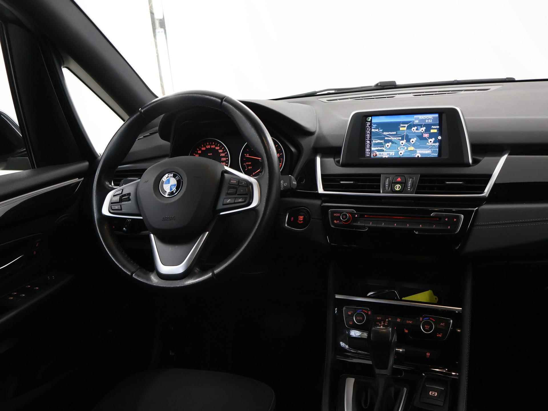 BMW 2-serie Active Tourer 218i Sport | Navigatie | Parkeersensoren | Stoelverwarming | Keyless Go | Koplamp Led | Elektr. Achterklep | - 10/46