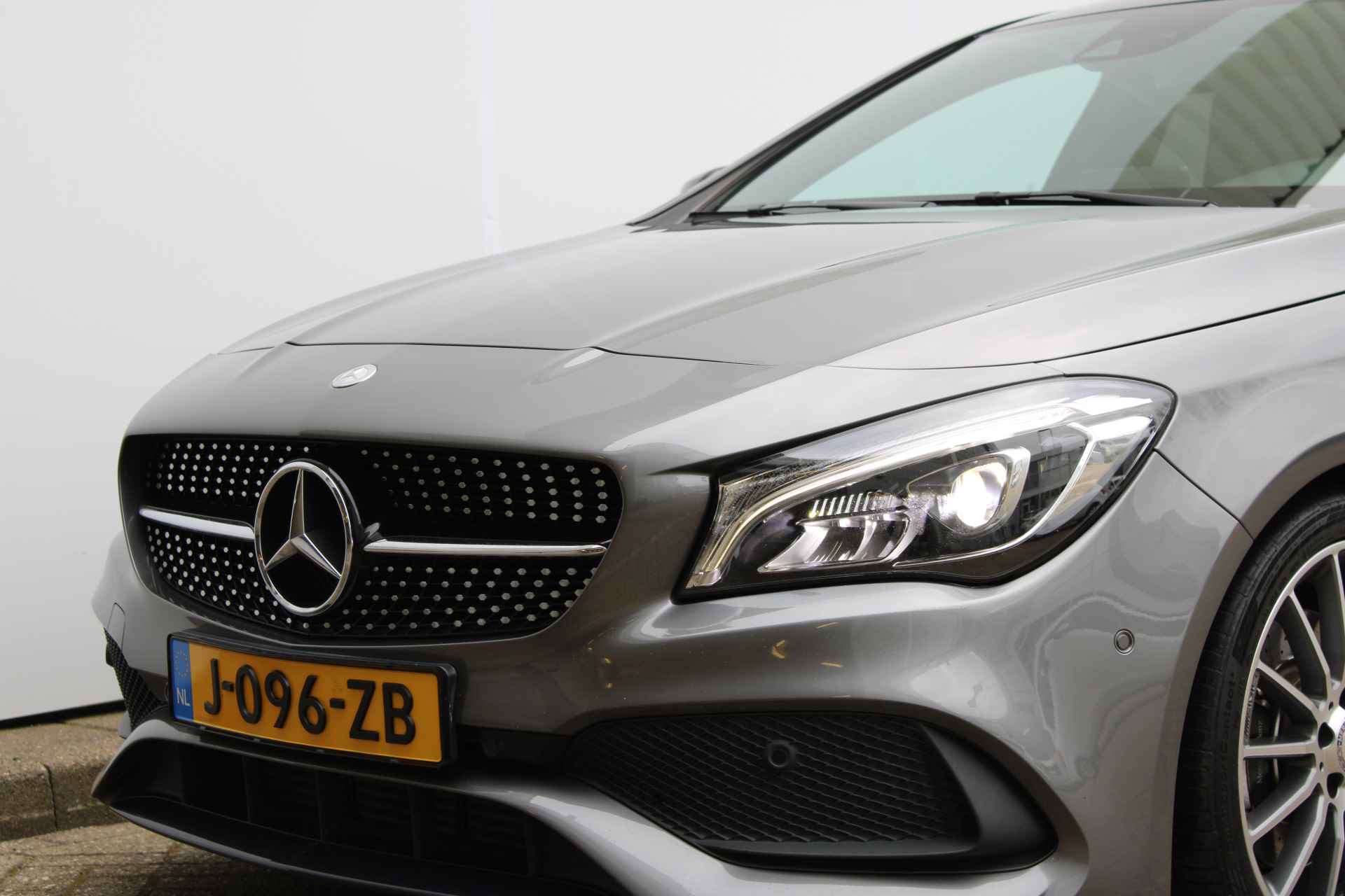 Mercedes-Benz CLA-Klasse Shooting Brake 250 Prestige | AMG 4MATIC | Panorama Dak | Stoelverwarming | PDC v+a | Elek.Achterklep | Night Pakket | Zeer nett - 7/59