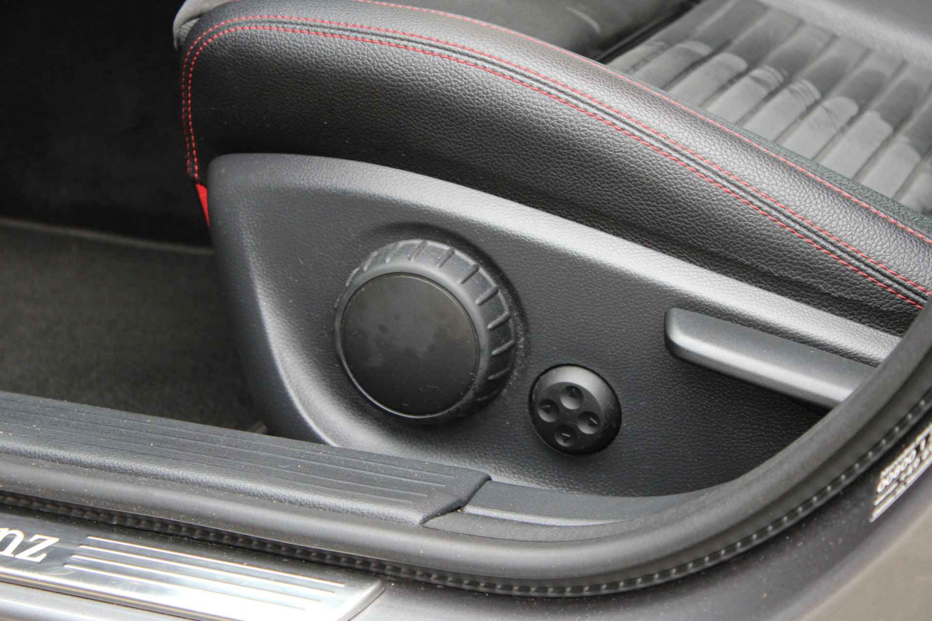 Mercedes-Benz CLA-Klasse Shooting Brake 250 Prestige | AMG 4MATIC | Panorama Dak | Stoelverwarming | PDC v+a | Elek.Achterklep | Night Pakket | Zeer nett - 16/59