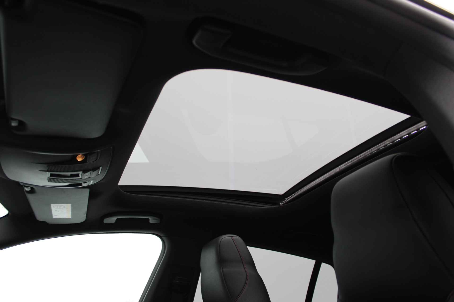 Mercedes-Benz CLA-Klasse Shooting Brake 250 Prestige | AMG 4MATIC | Panorama Dak | Stoelverwarming | PDC v+a | Elek.Achterklep | Night Pakket | Zeer nett - 17/59