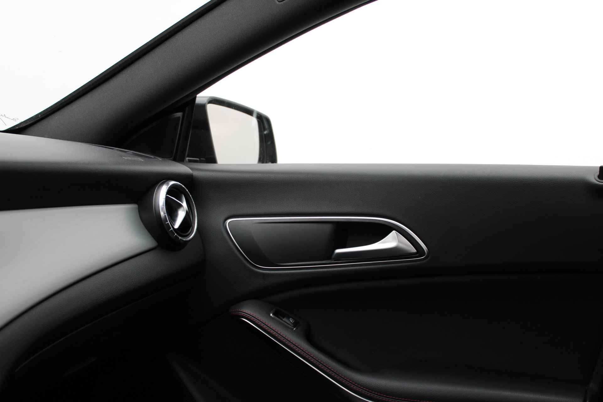 Mercedes-Benz CLA-Klasse Shooting Brake 250 Prestige | AMG 4MATIC | Panorama Dak | Stoelverwarming | PDC v+a | Elek.Achterklep | Night Pakket | Zeer nett - 20/59