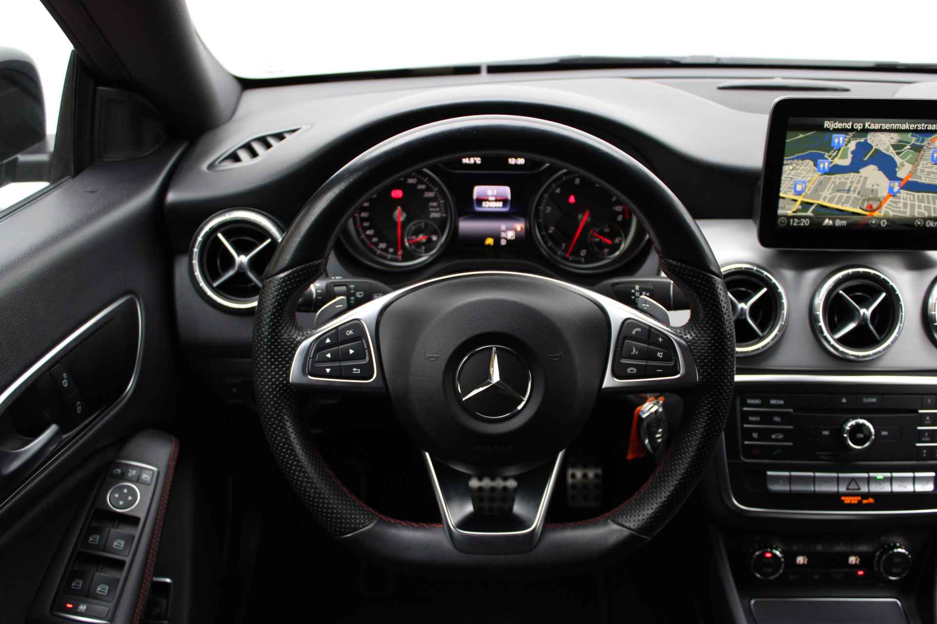 Mercedes-Benz CLA-Klasse Shooting Brake 250 Prestige | AMG 4MATIC | Panorama Dak | Stoelverwarming | PDC v+a | Elek.Achterklep | Night Pakket | Zeer nett - 23/59