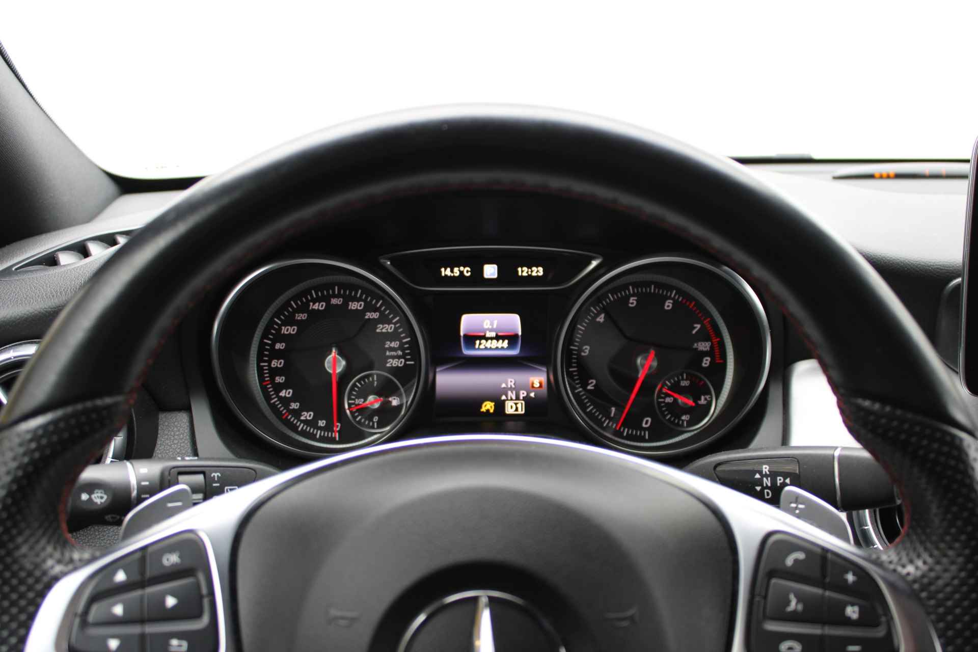 Mercedes-Benz CLA-Klasse Shooting Brake 250 Prestige | AMG 4MATIC | Panorama Dak | Stoelverwarming | PDC v+a | Elek.Achterklep | Night Pakket | Zeer nett - 24/59