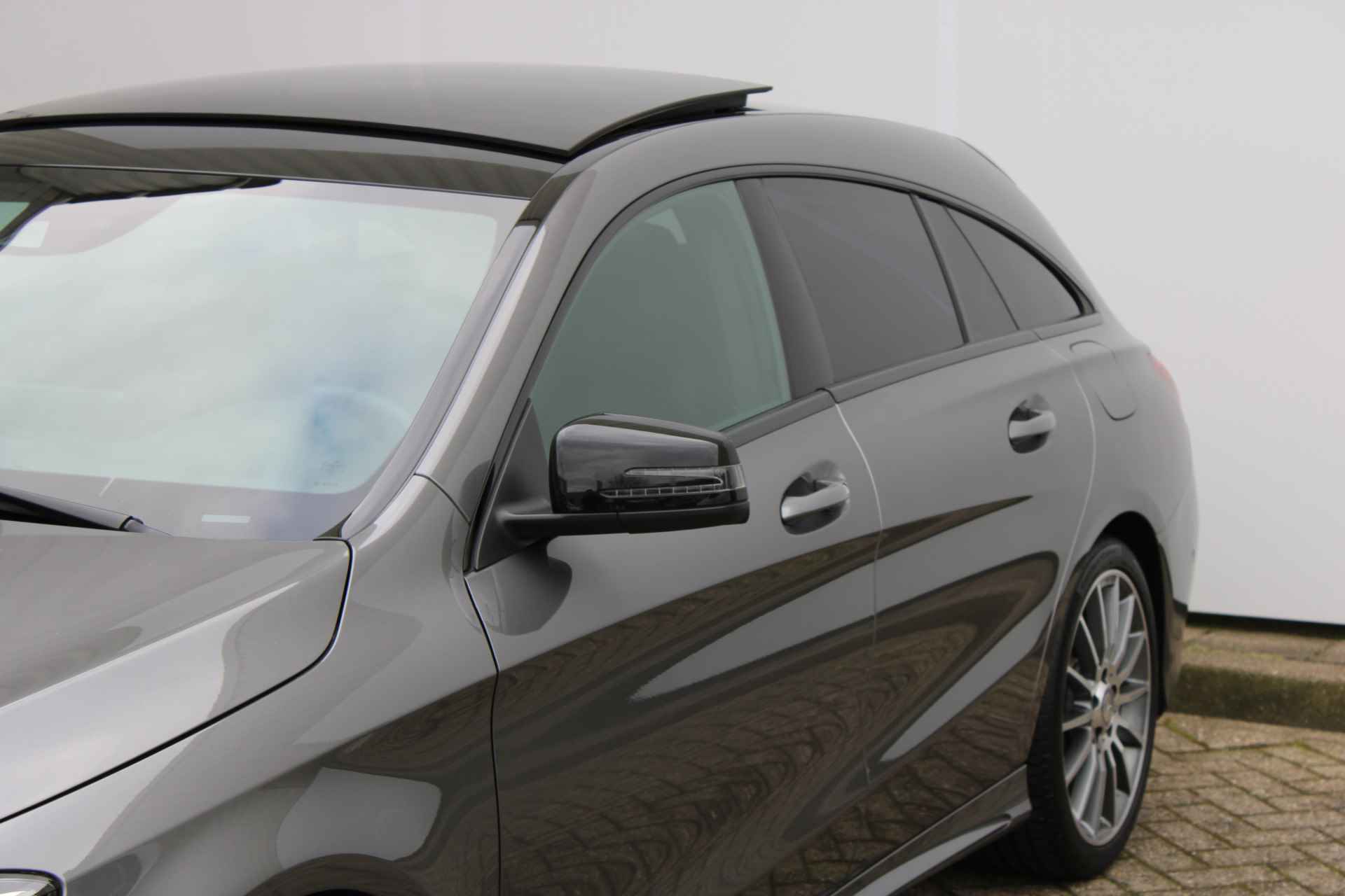 Mercedes-Benz CLA-Klasse Shooting Brake 250 Prestige | AMG 4MATIC | Panorama Dak | Stoelverwarming | PDC v+a | Elek.Achterklep | Night Pakket | Zeer nett - 47/59