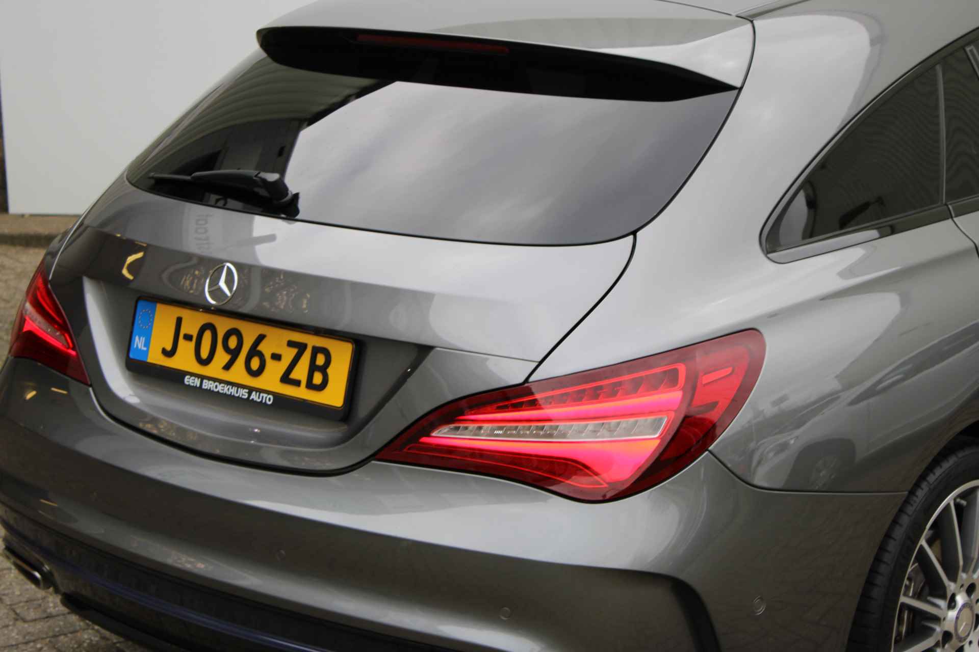 Mercedes-Benz CLA-Klasse Shooting Brake 250 Prestige | AMG 4MATIC | Panorama Dak | Stoelverwarming | PDC v+a | Elek.Achterklep | Night Pakket | Zeer nett - 58/59