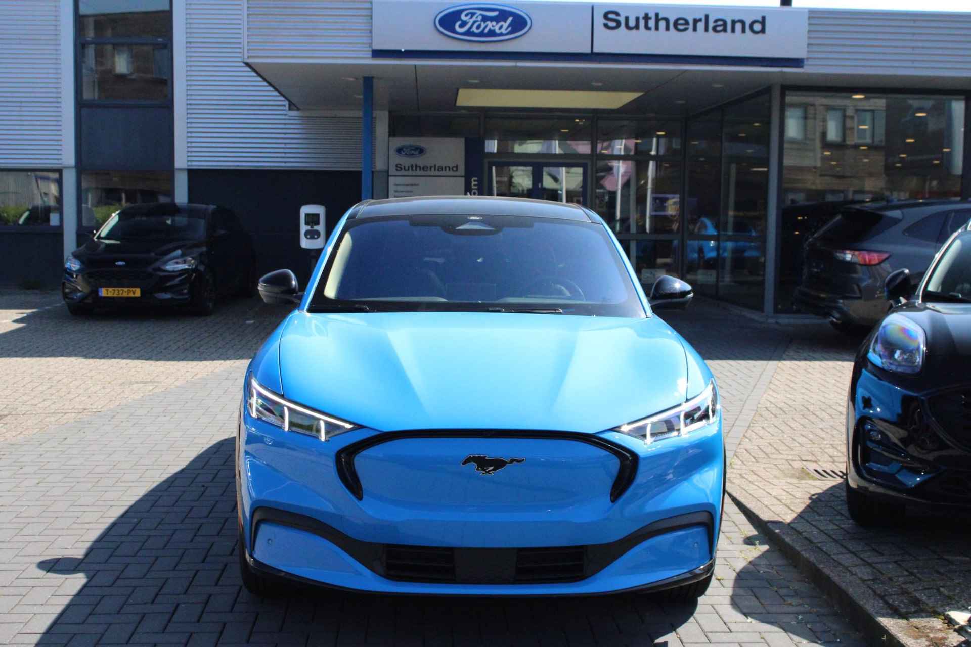 Ford Mustang Mach-E 98kWh Extended AWD Premium Nieuw 351pk Ford Voorraad | Panorama dak | Grabber Blue - 3/41