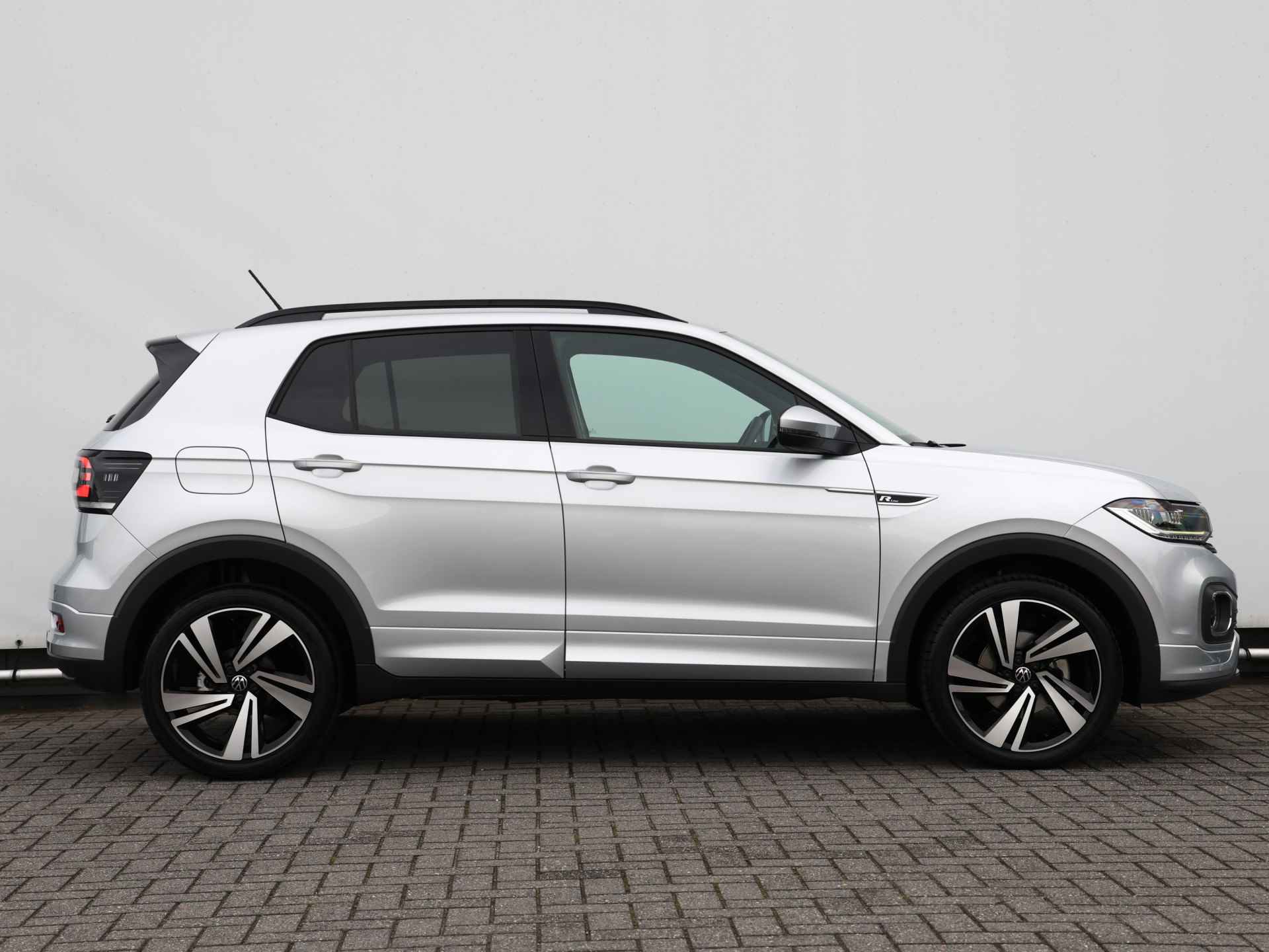 Volkswagen T-Cross 1.0 TSI R-Line 110pk DSG | Navigatie | Stoelverwarming | LED | DAB+ - 2/39