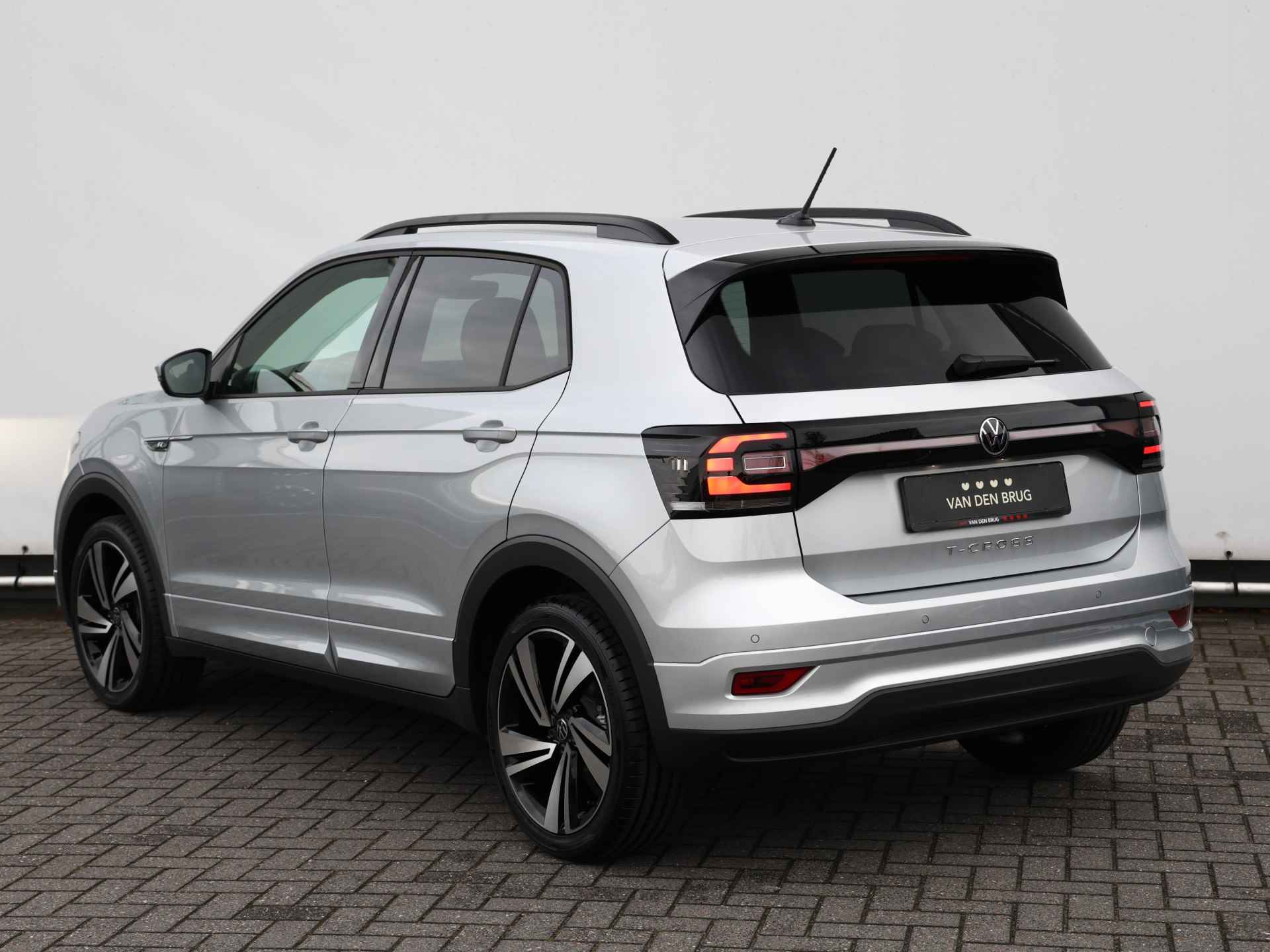 Volkswagen T-Cross 1.0 TSI R-Line 110pk DSG | Navigatie | Stoelverwarming | LED | DAB+ - 14/39