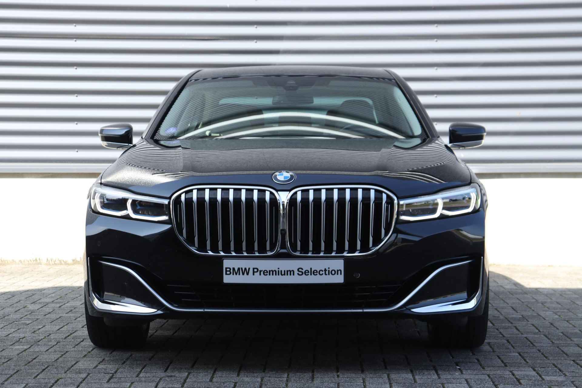 BMW 7 Serie Sedan 745e | High Executive | Harman Kardon | Parking Assistant Plus | Head-Up | Laserlight | Soft-Close | 19''LMV - 3/40