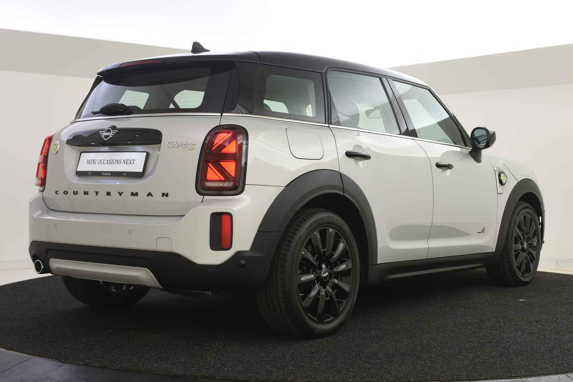 MINI Countryman Cooper SE ALL4 Automaat / Achteruitrijcamera / Comfort Access / Head-Up / Park Assistant / Comfortstoelen / Cruise Control - 3/45