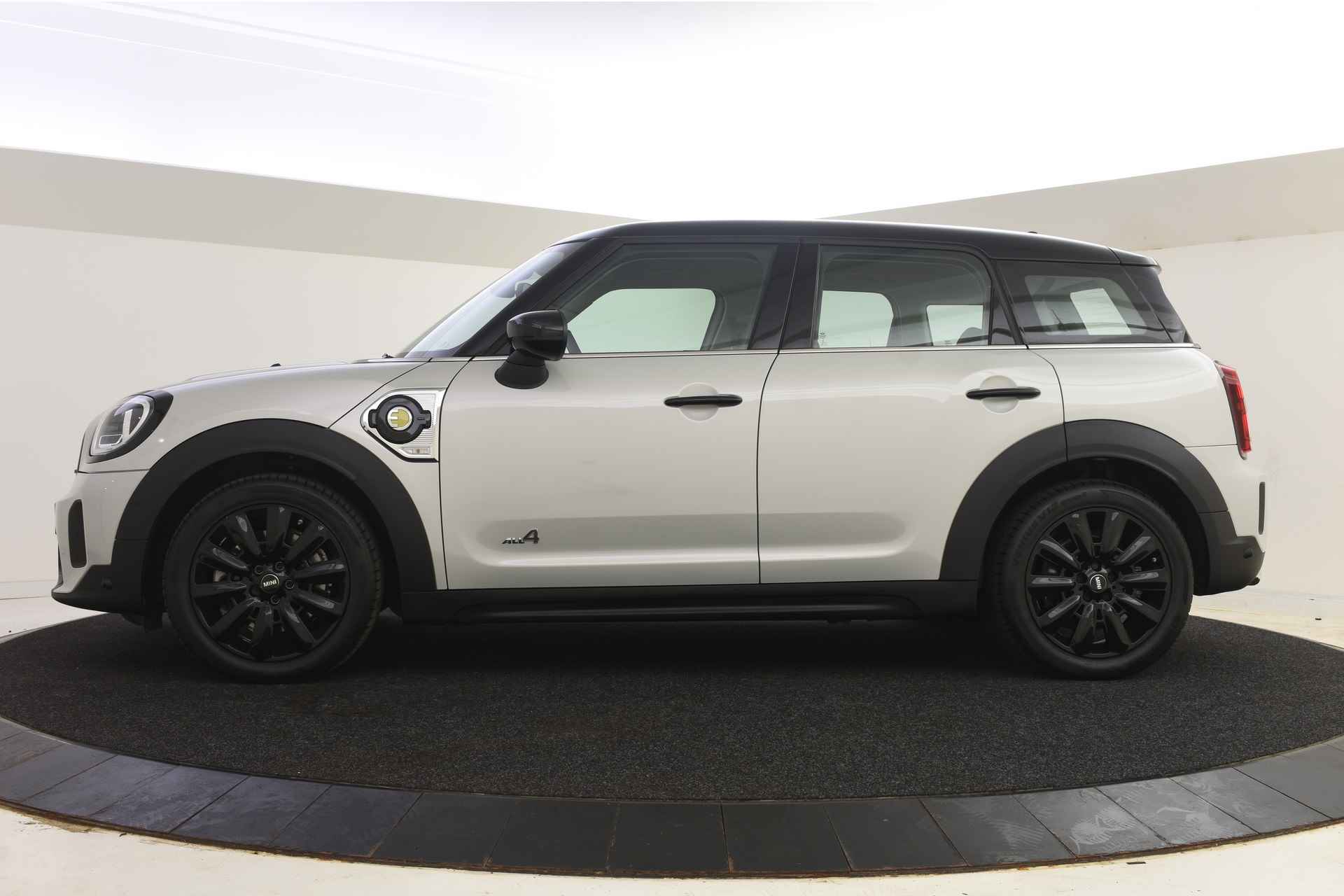 MINI Countryman Cooper SE ALL4 Automaat / Achteruitrijcamera / Comfort Access / Head-Up / Park Assistant / Comfortstoelen / Cruise Control - 4/45