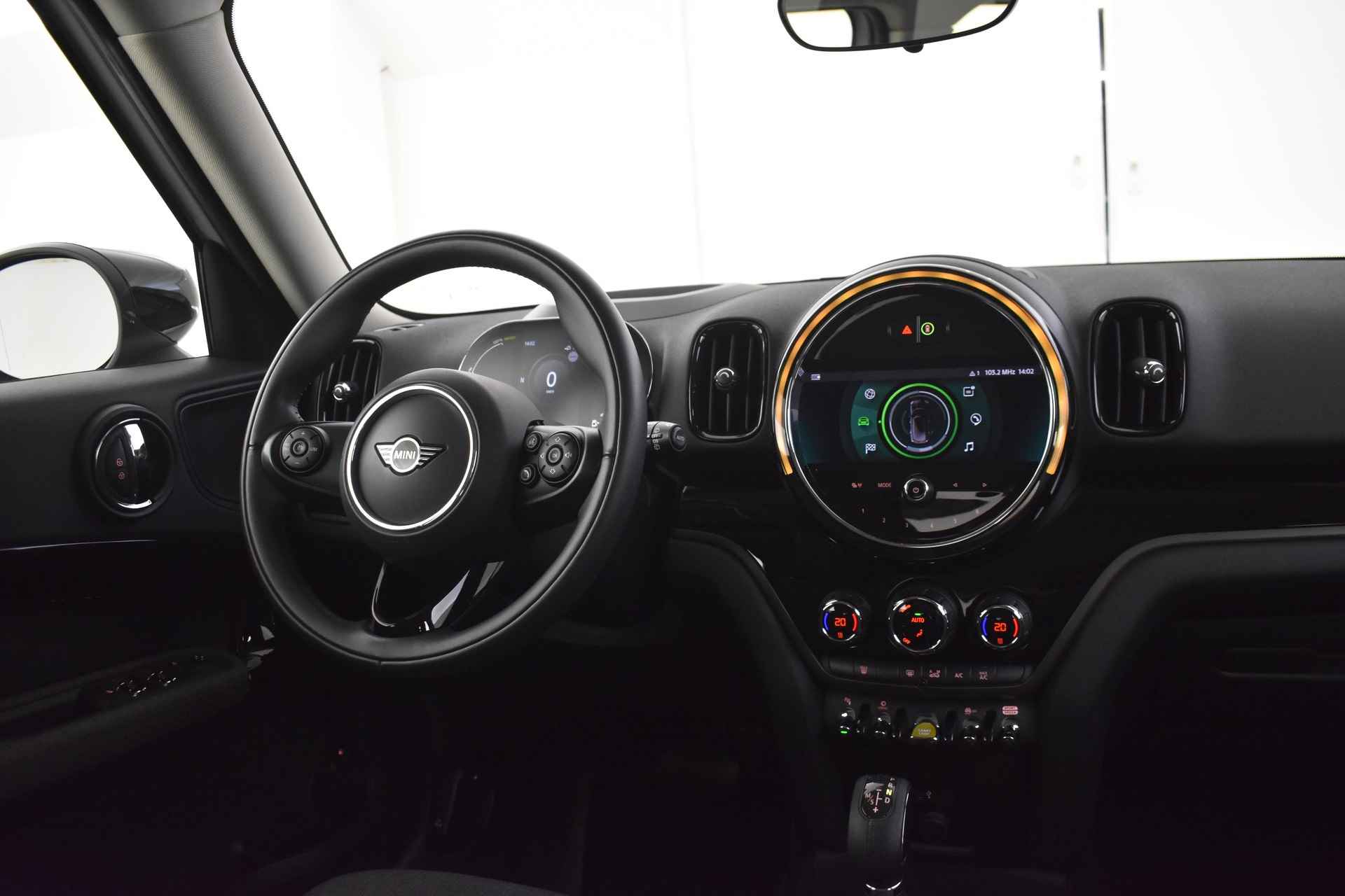 MINI Countryman Cooper SE ALL4 Automaat / Achteruitrijcamera / Comfort Access / Head-Up / Park Assistant / Comfortstoelen / Cruise Control - 11/45