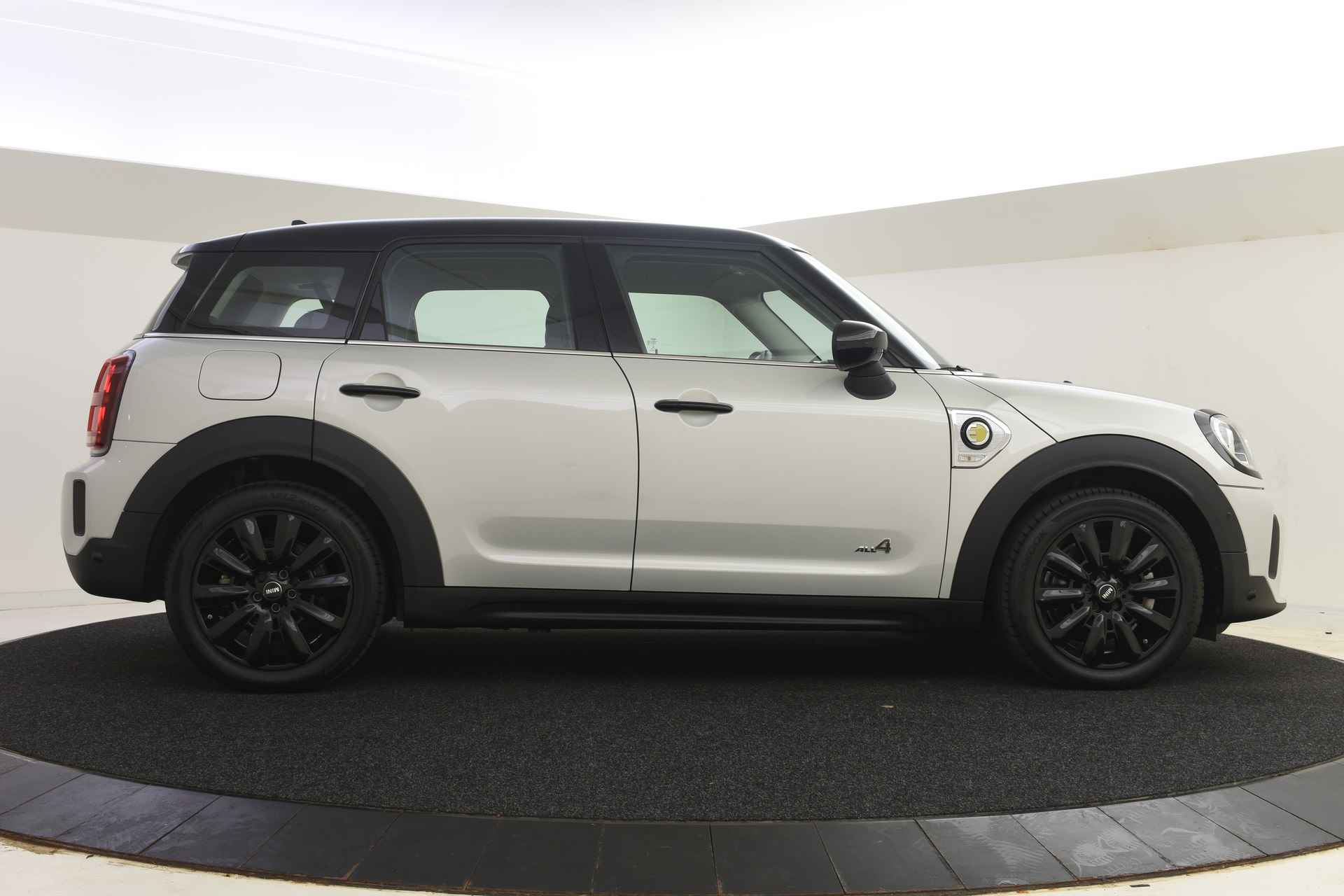 MINI Countryman Cooper SE ALL4 Automaat / Achteruitrijcamera / Comfort Access / Head-Up / Park Assistant / Comfortstoelen / Cruise Control - 12/45