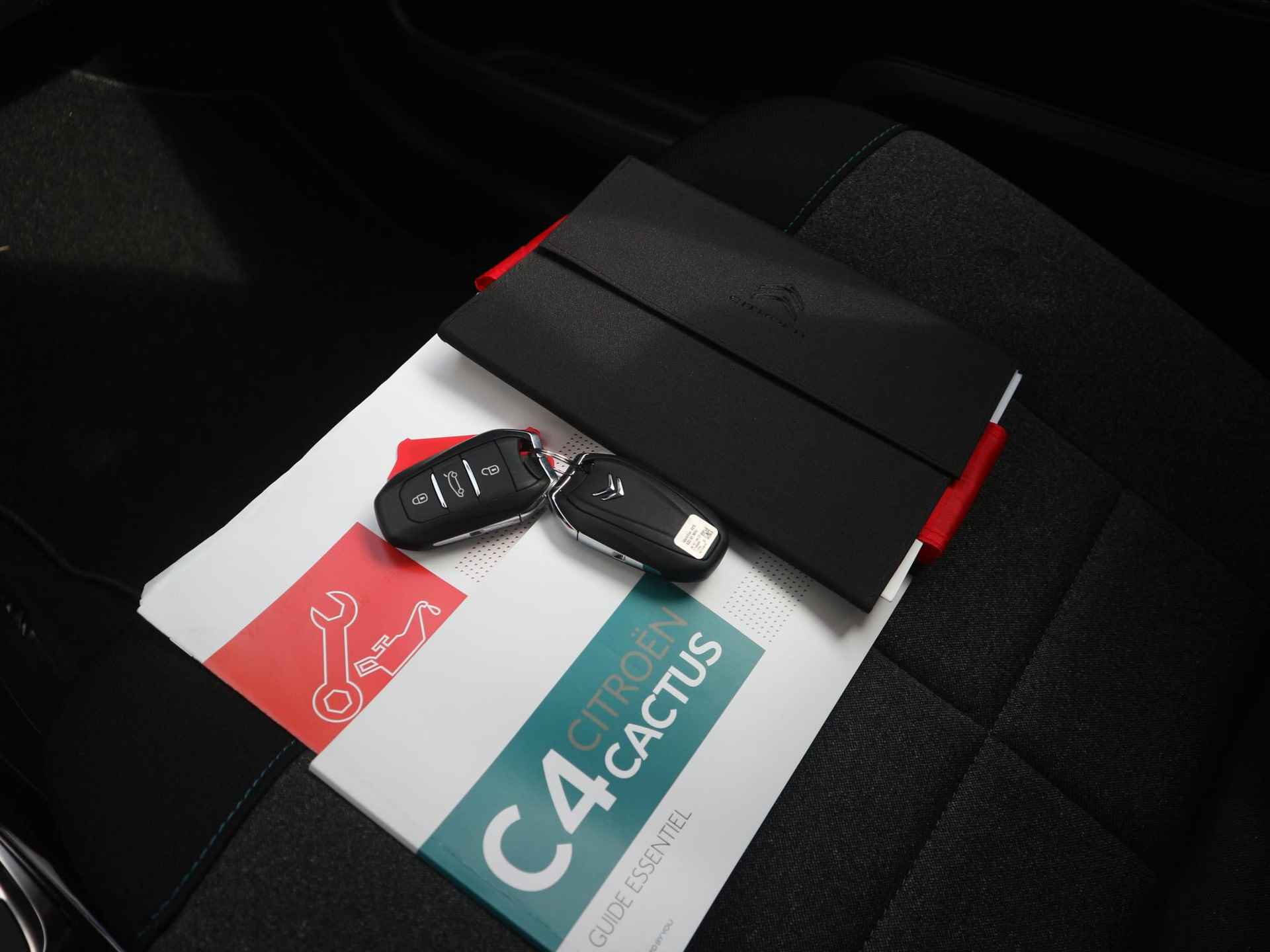 Citroen C4 Cactus 1.2 130pk Shine Plus Automaat |  Navigatie | Apple Carplay | Cruise Control | Trekhaak - 33/39