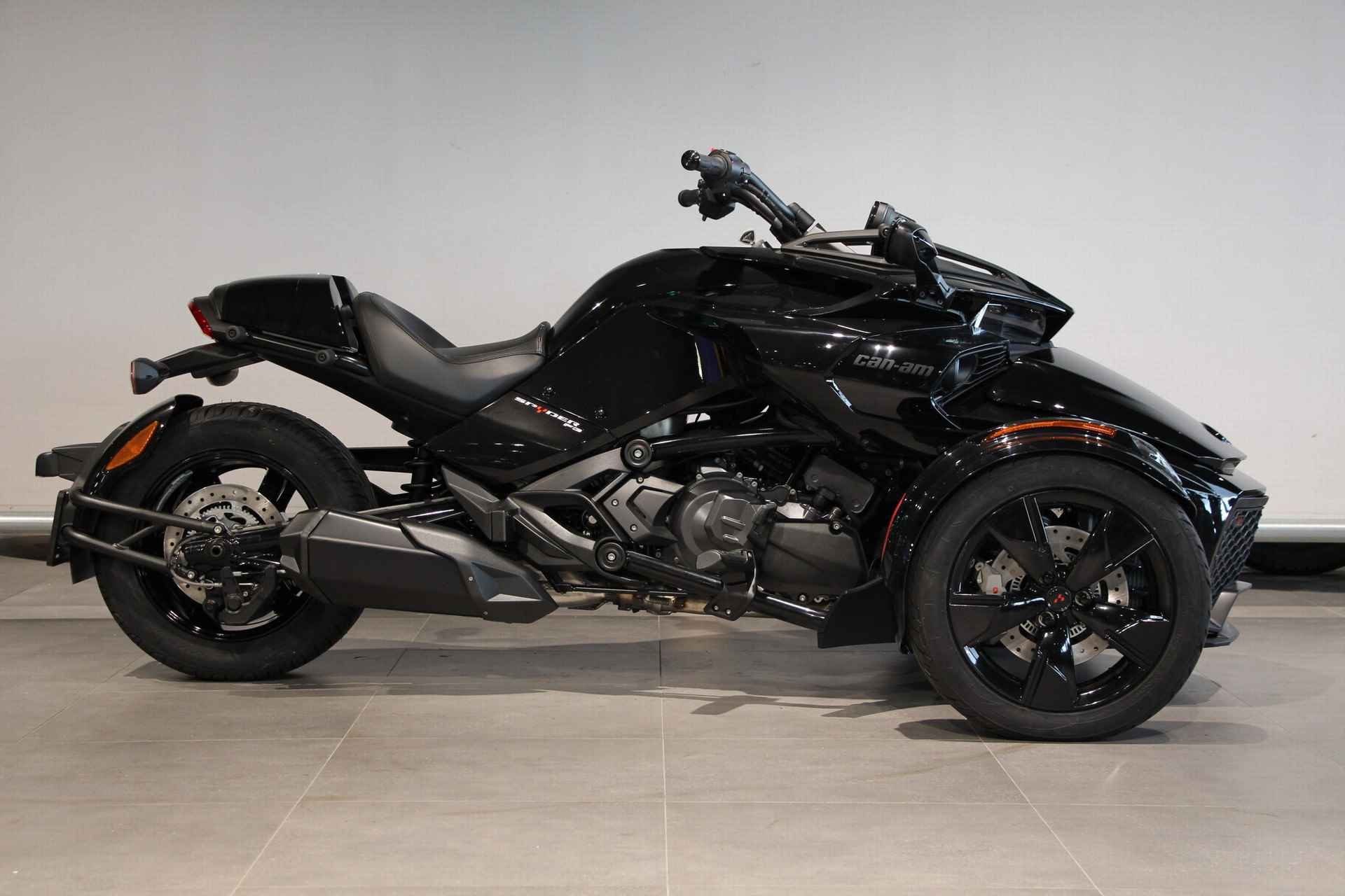 CAN-AM SPYDER F3 - 8/15