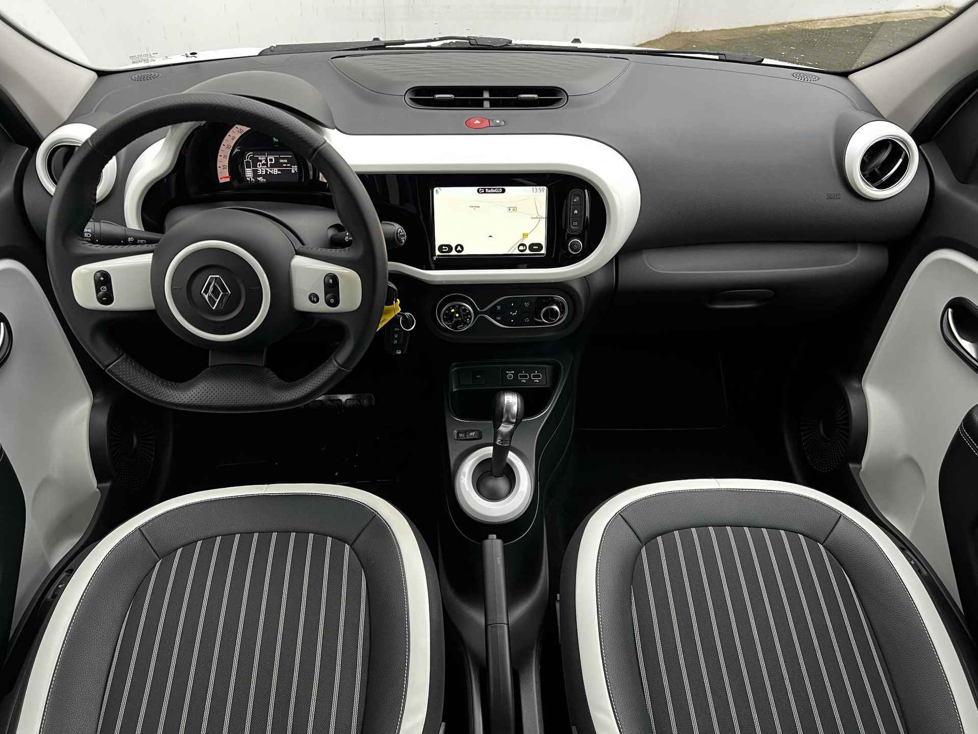 Renault Twingo Z.E. R80 Intens Automaat / Dealer onderhouden / 3 fase laden / Navigatie / Camera / Stoelverwarming / Winterwielen set / - 2/49