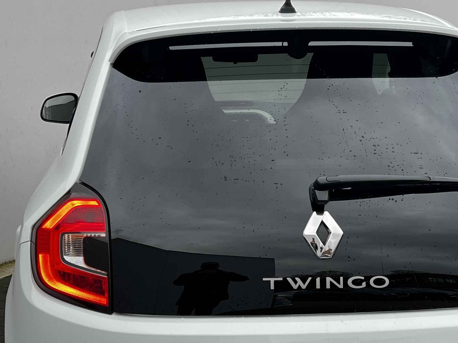 Renault Twingo Z.E. R80 Intens Automaat / Dealer onderhouden / 3 fase laden / Navigatie / Camera / Stoelverwarming / Winterwielen set / - 27/49