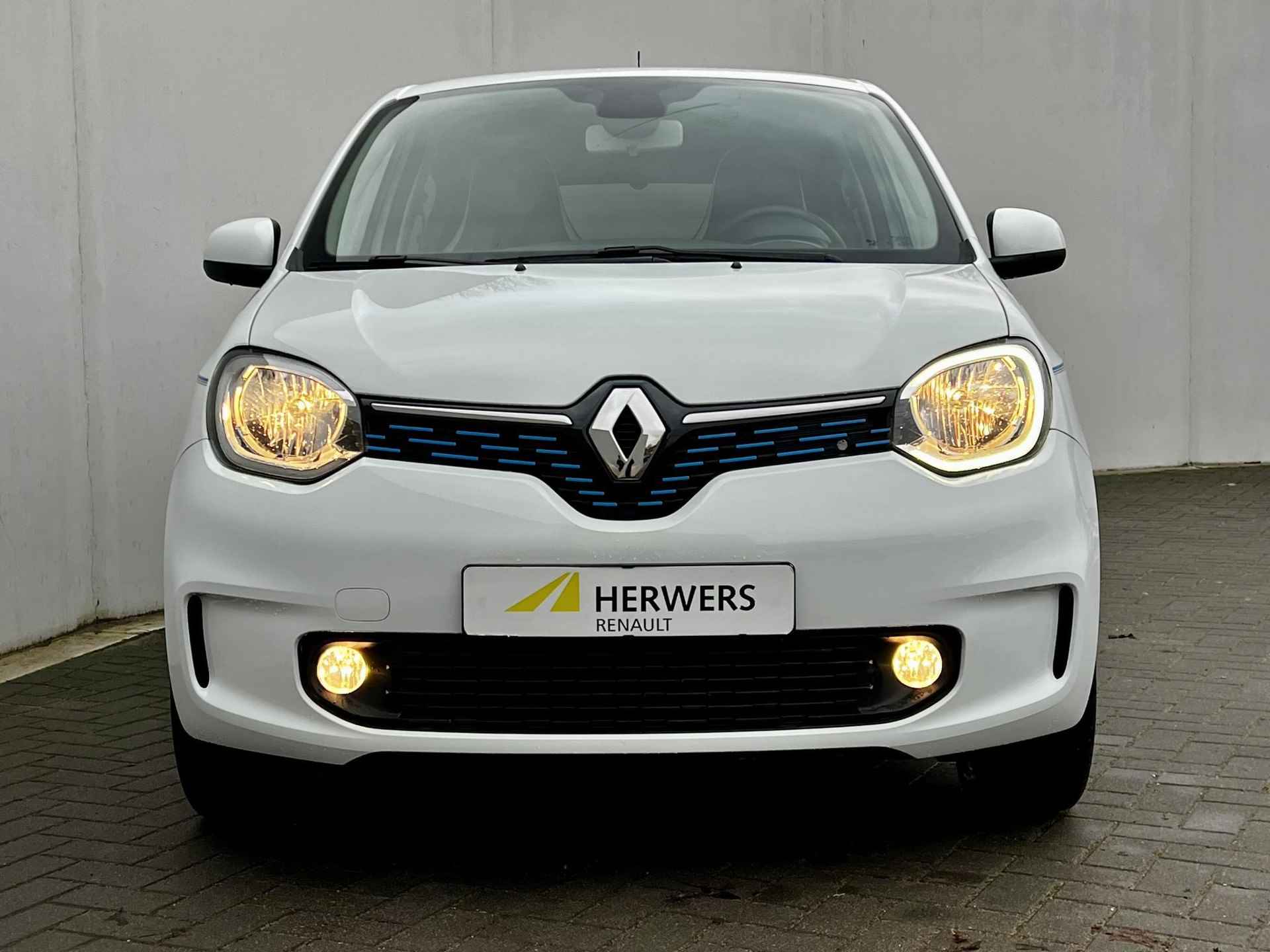 Renault Twingo Z.E. R80 Intens Automaat / Dealer onderhouden / 3 fase laden / Navigatie / Camera / Stoelverwarming / Winterwielen set / - 45/49