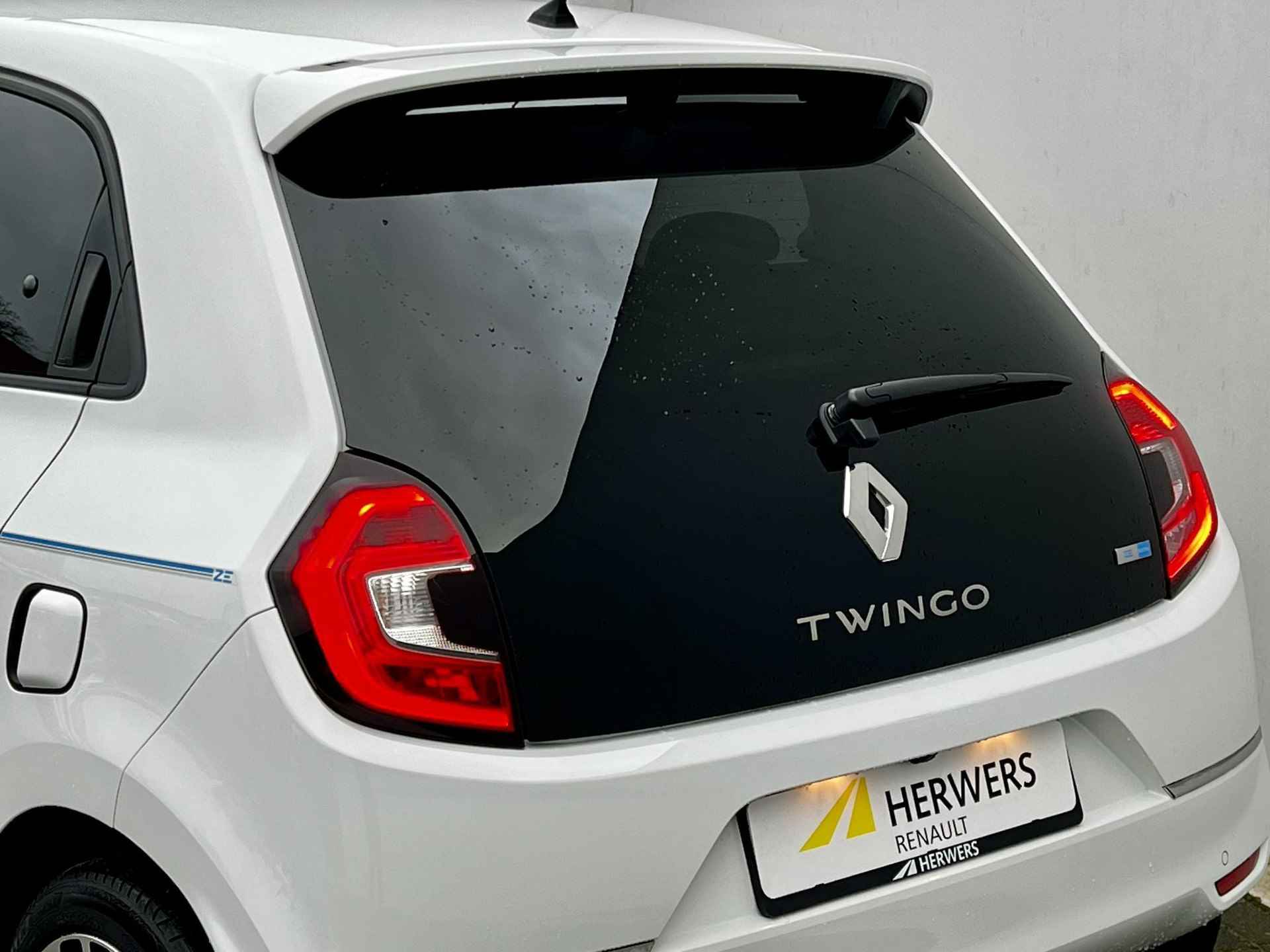 Renault Twingo Z.E. R80 Intens Automaat / Dealer onderhouden / 3 fase laden / Navigatie / Camera / Stoelverwarming / Winterwielen set / - 47/49