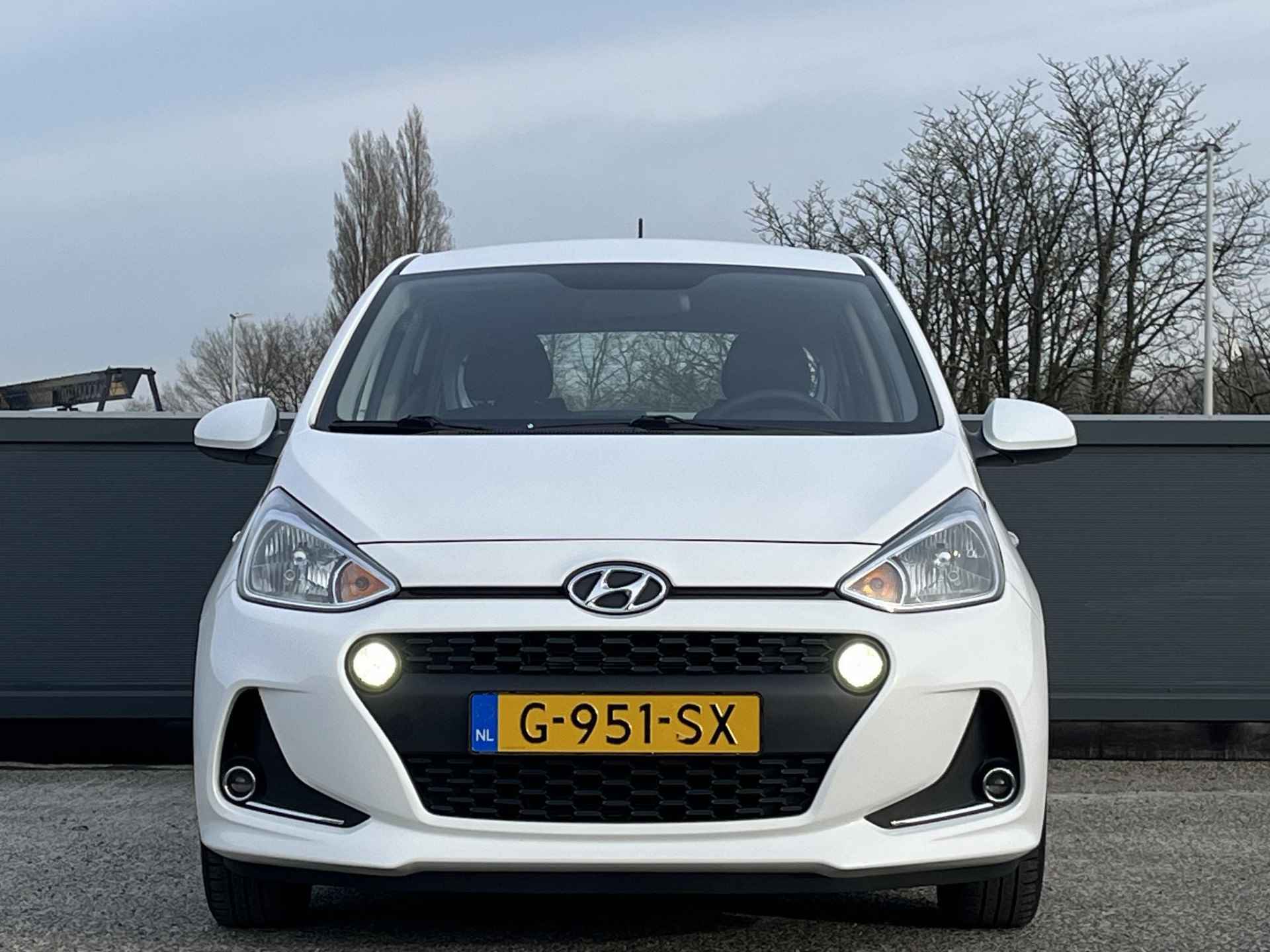 Hyundai i10 1.0i Comfort | Apple Carplay & Android Auto | Geïntegreerde navigatiesysteem | Origineel Ned.auto | Parkeersensoren achter | - 4/48